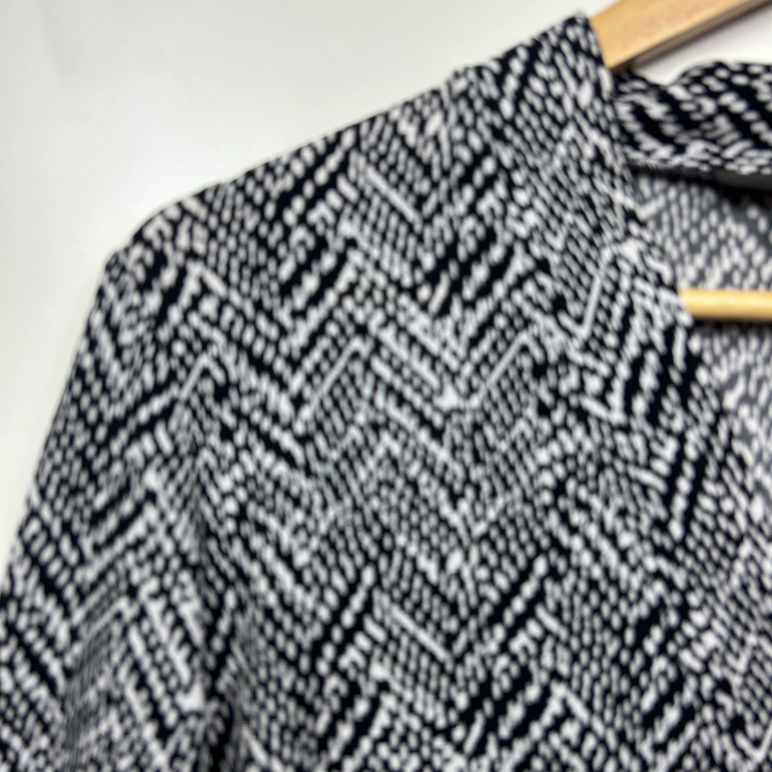 Perri Cutten Top Size Large 14 3/4 Sleeve Made in Australia - Image 2