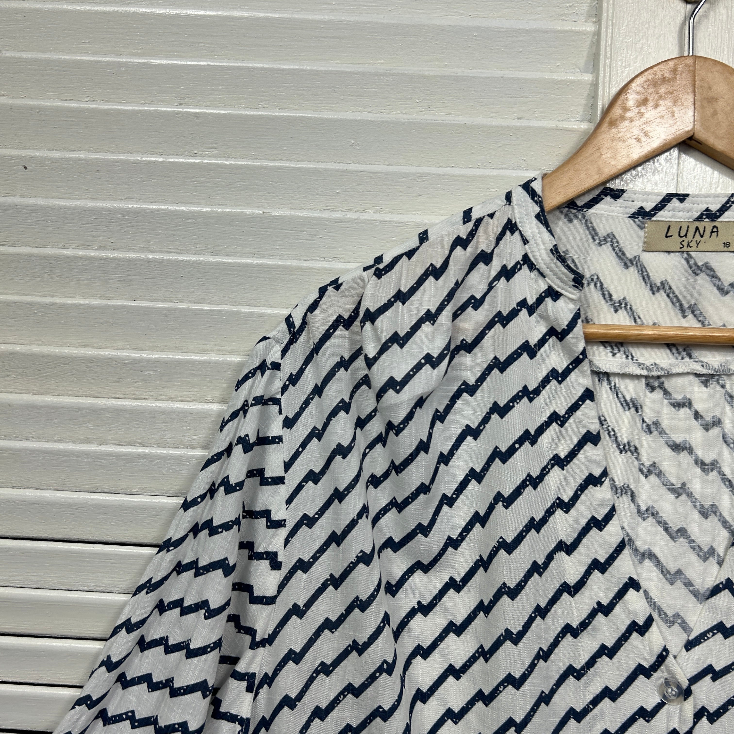 Luna Sky Top Size 16 Blue White Striped Long Sleeve Rayon - Image 3