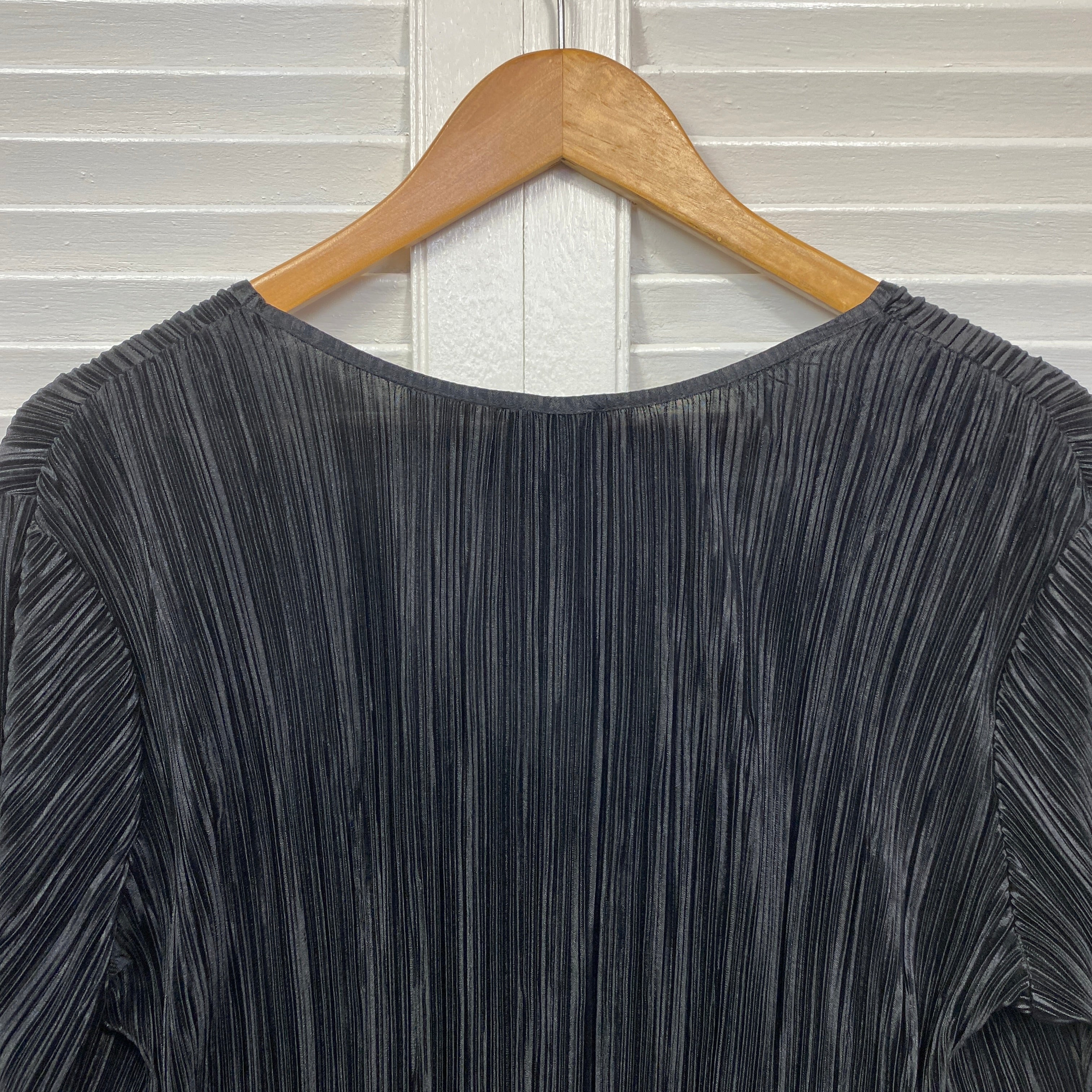 Bardot Top Size 14 Black Short Sleeve Pleated New - Image 7
