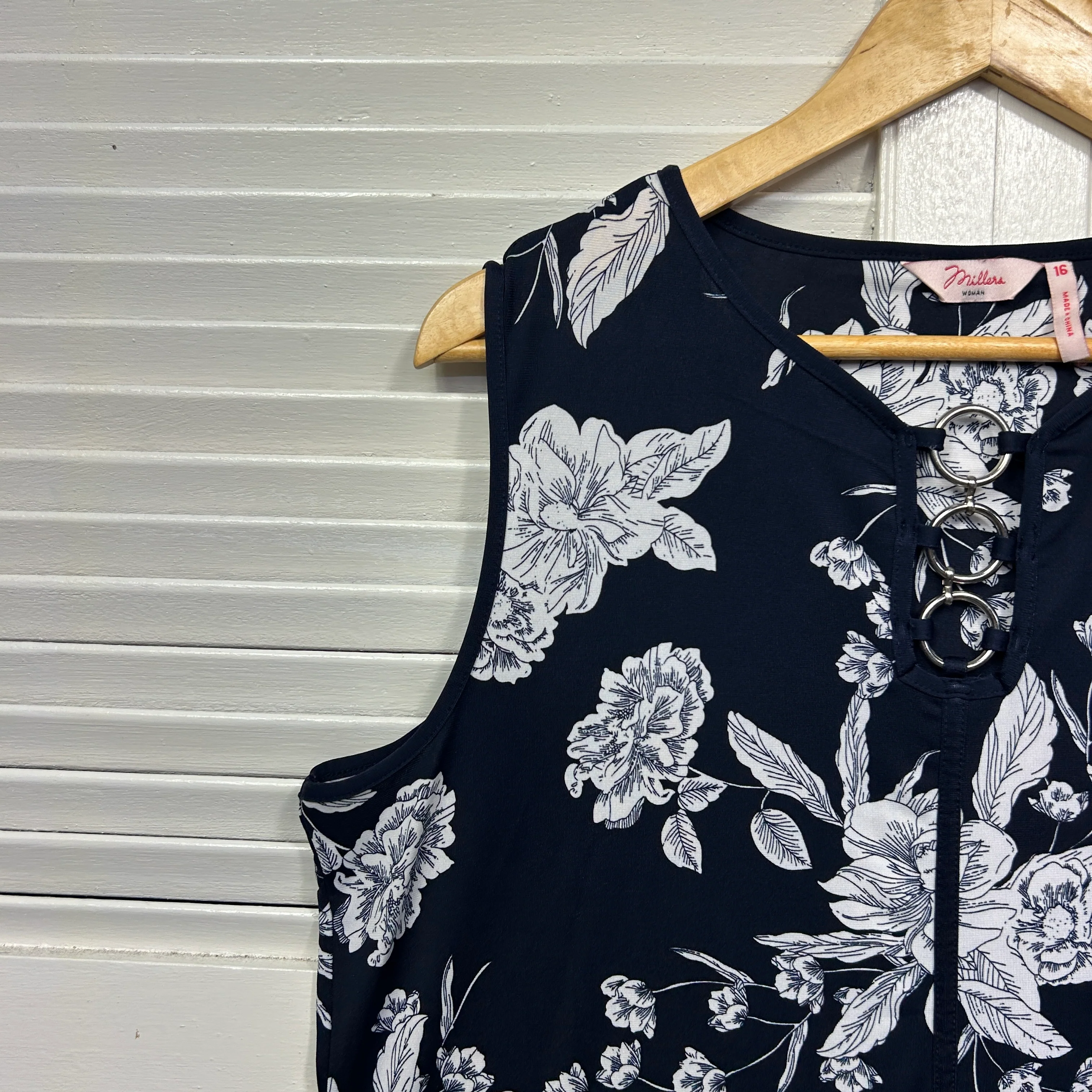 Millers Dress Size 16 Sleeveless Navy White Floral - Image 3