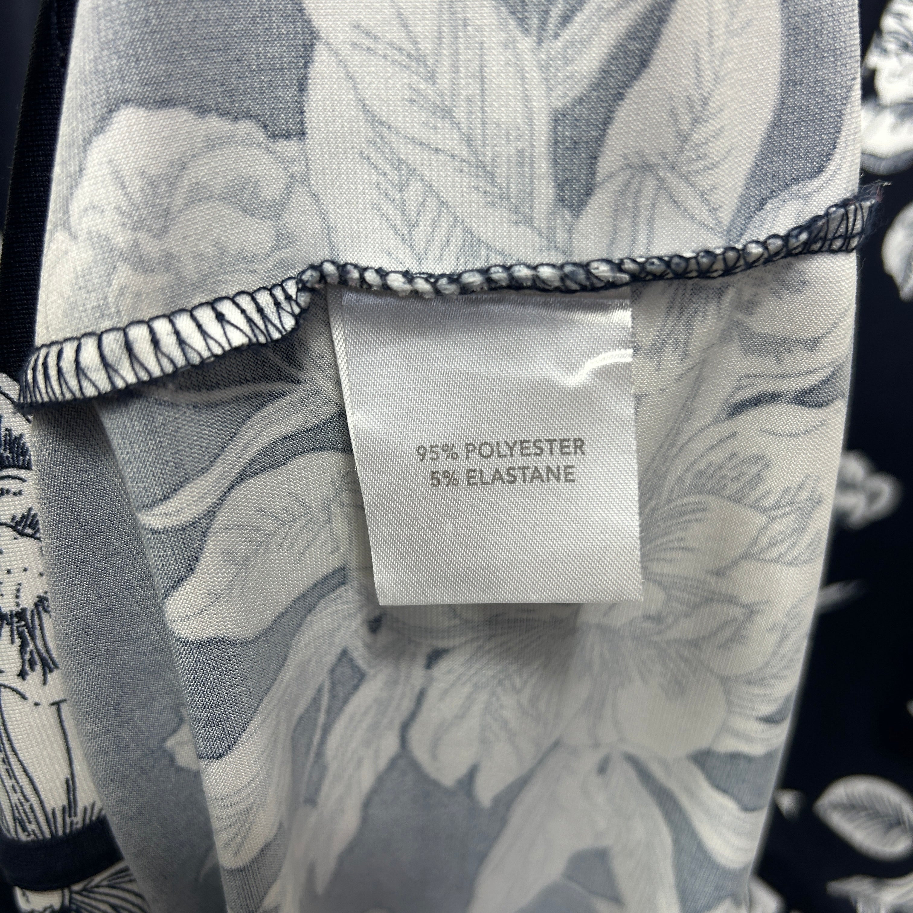 Millers Dress Size 16 Sleeveless Navy White Floral - Image 5