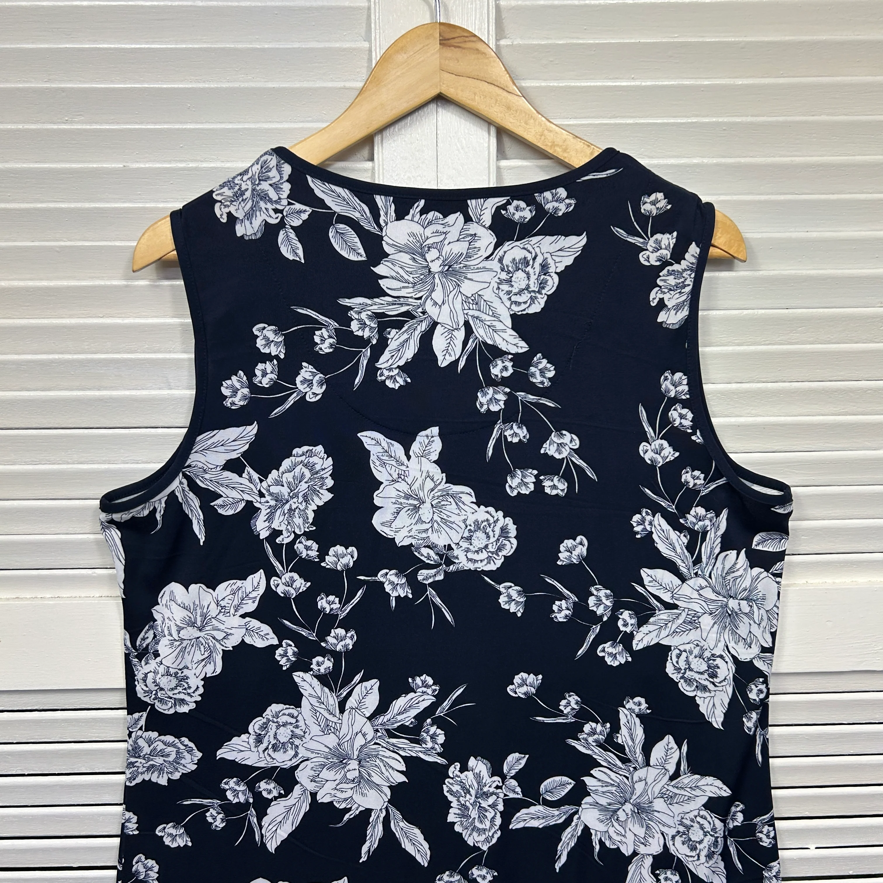 Millers Dress Size 16 Sleeveless Navy White Floral - Image 6