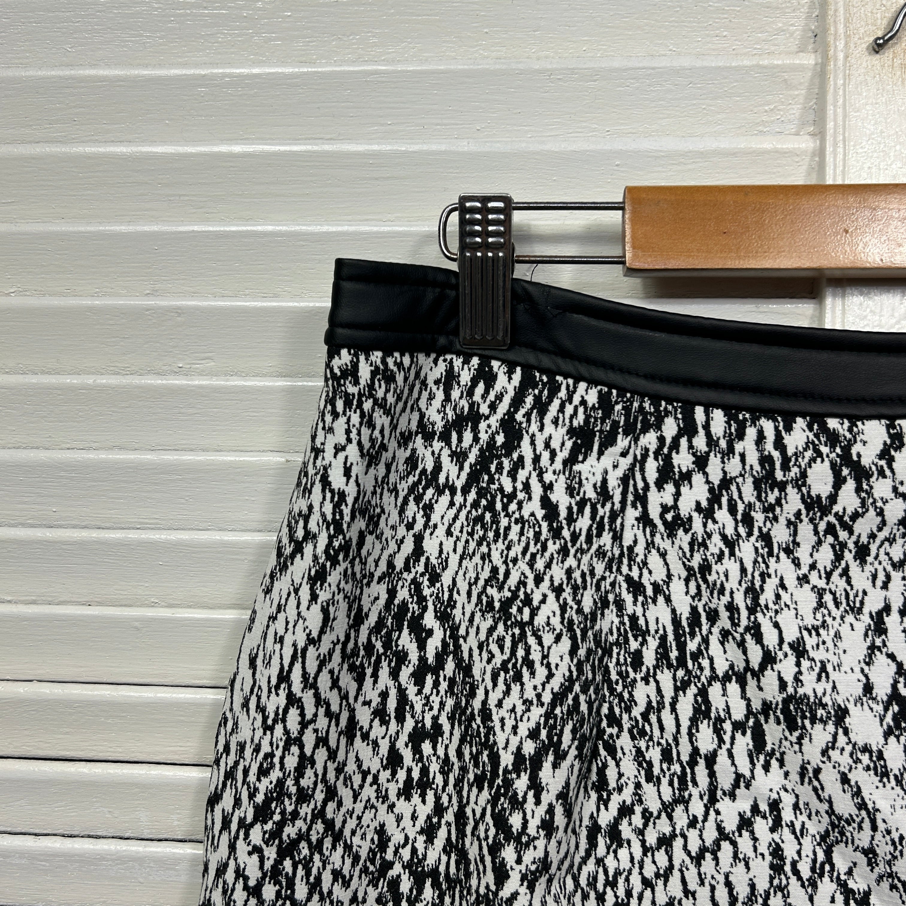 City Chic Skirt Size 14 XS Snakeskin Print Black White - Image 3