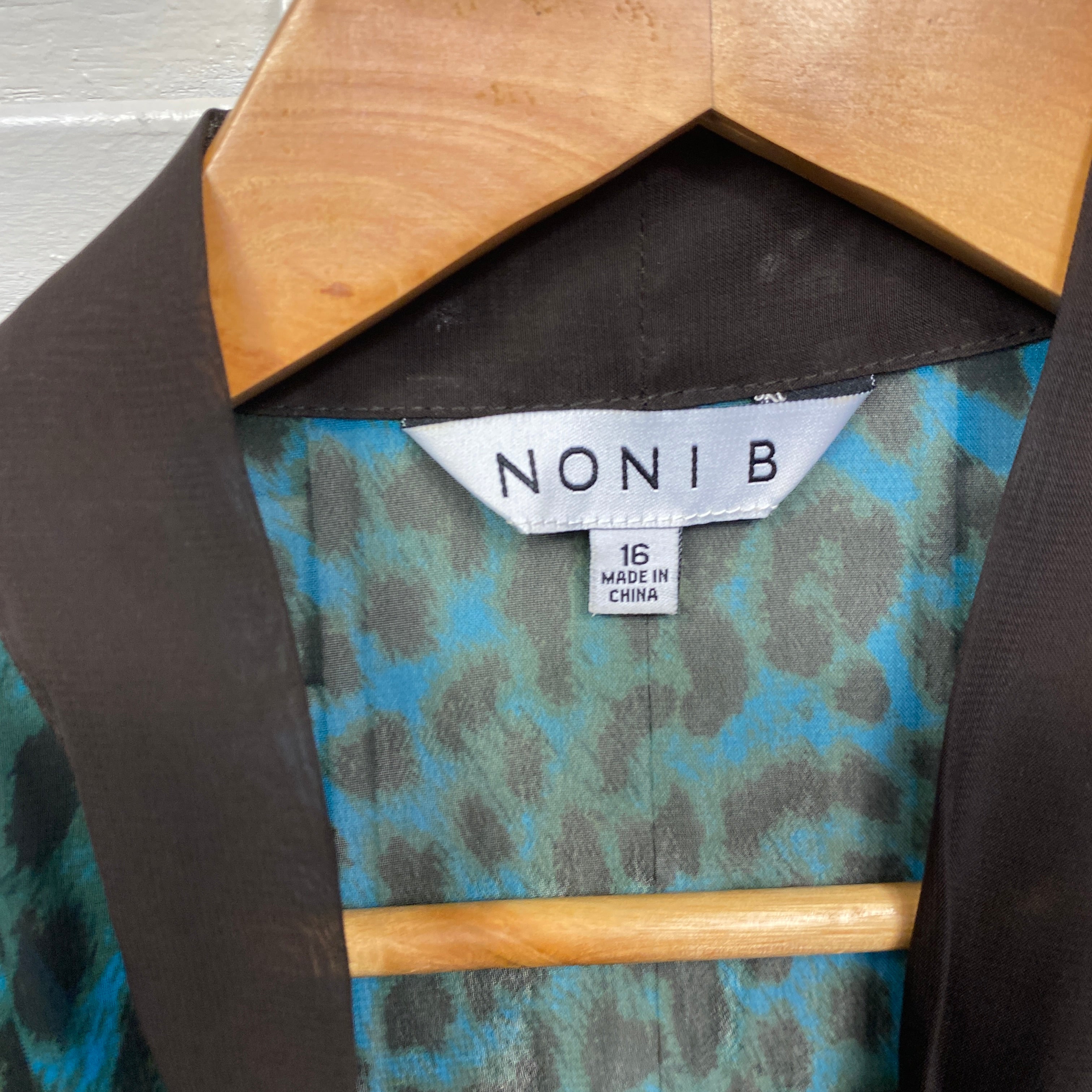 Noni B Top Size 16 Long Sleeve Sheer Teal Animal Print - Image 4