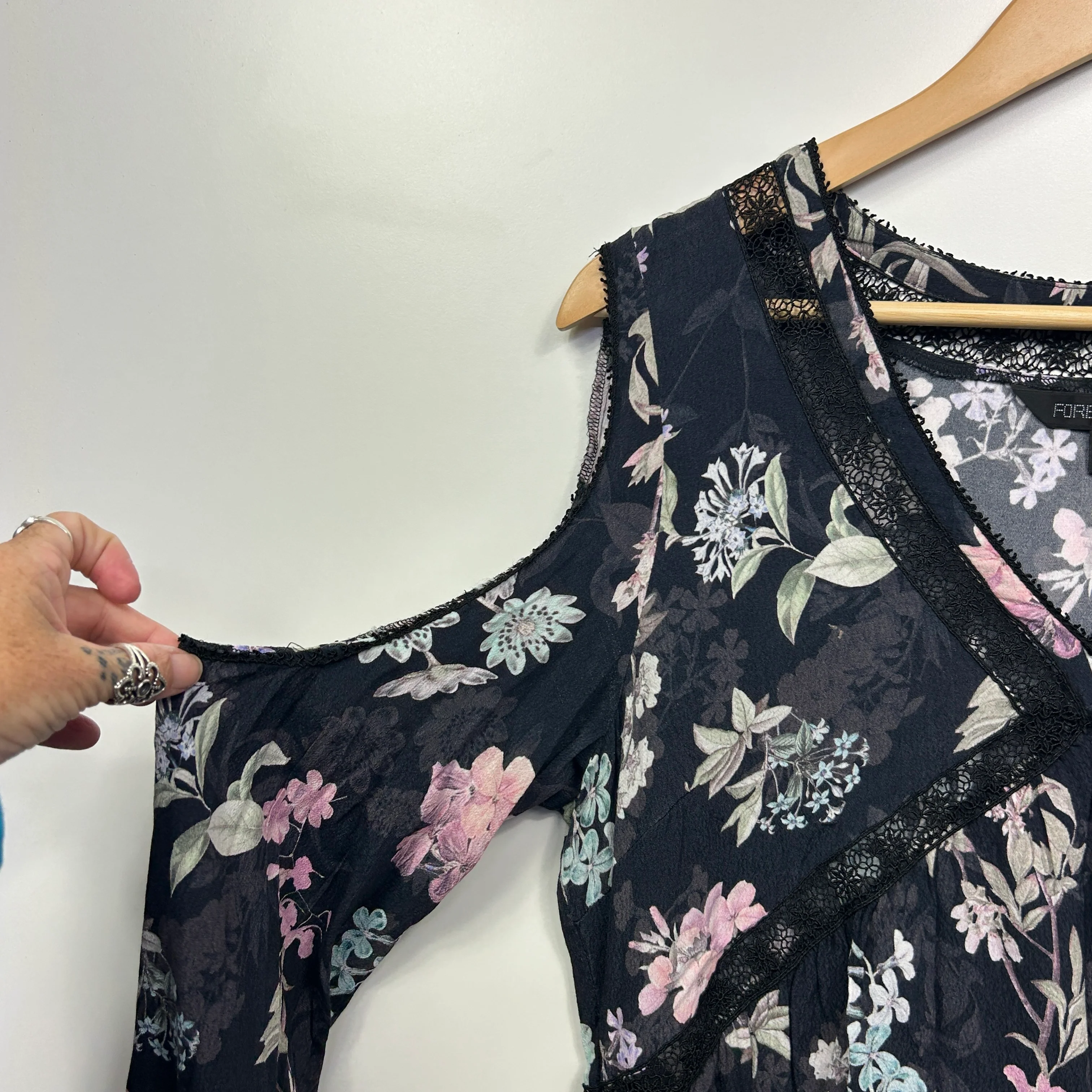 Forever New Top Size 16 Black Floral Cold Shoulder Sleeve - Image 2