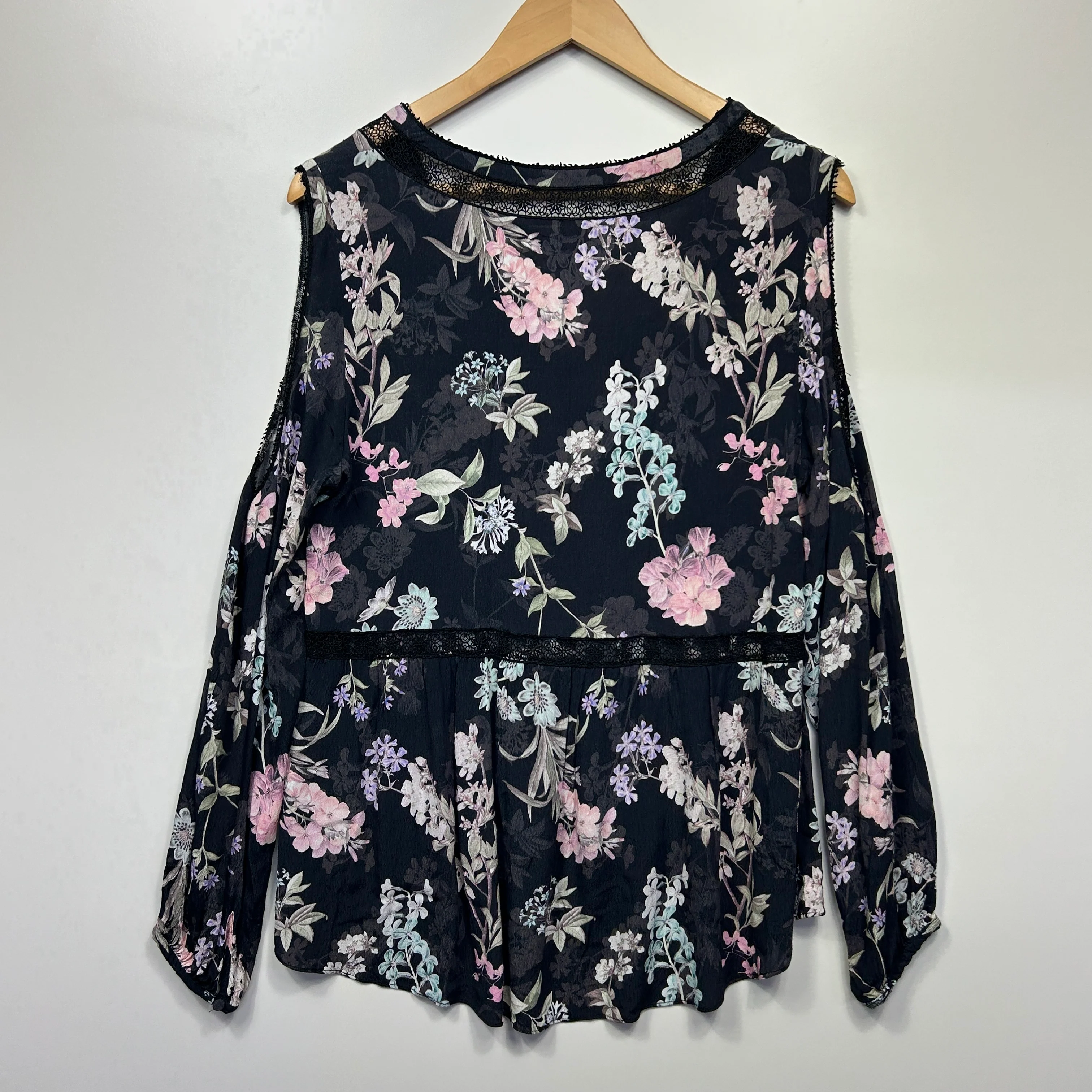 Forever New Top Size 16 Black Floral Cold Shoulder Sleeve - Image 5