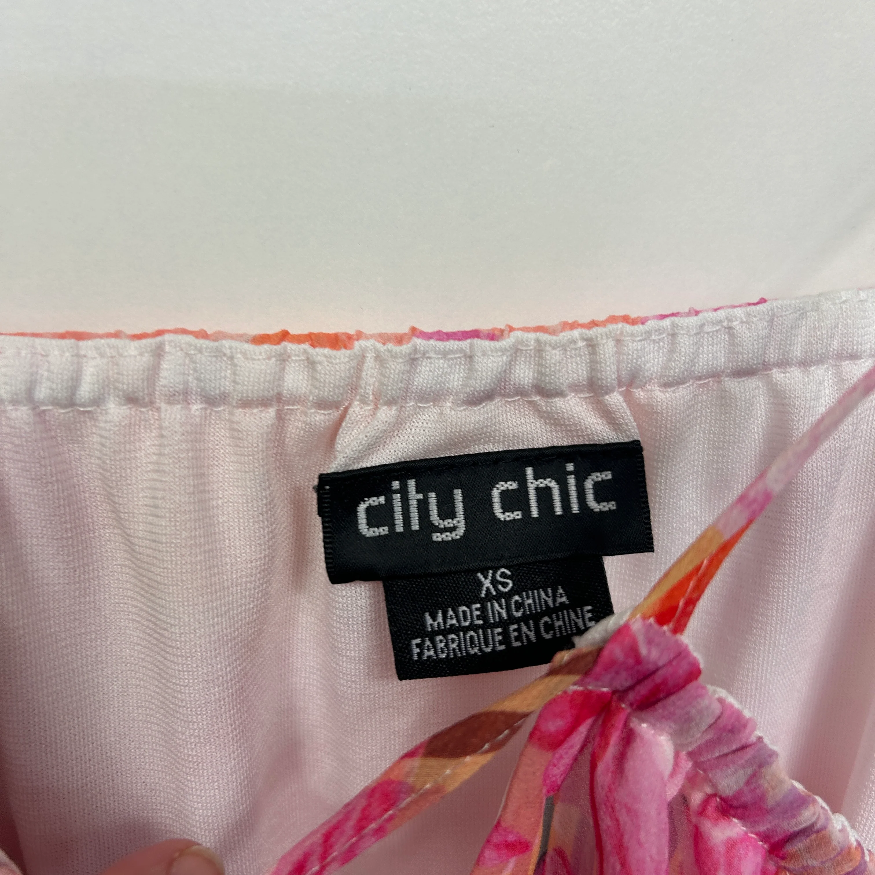 City Chic Top Size 14 XS Plus Floral Cold Shoulder Sleeve Pleated Pink Cut Out - Image 4