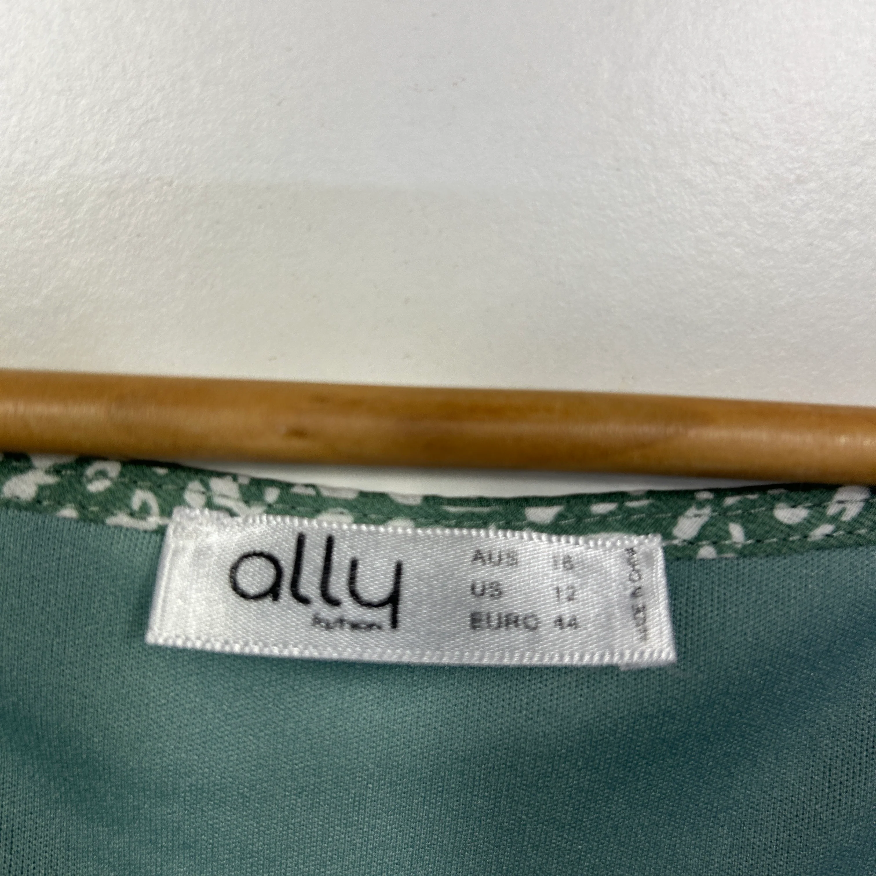 Ally Green Animal Print Dress - Size 14 - Image 2
