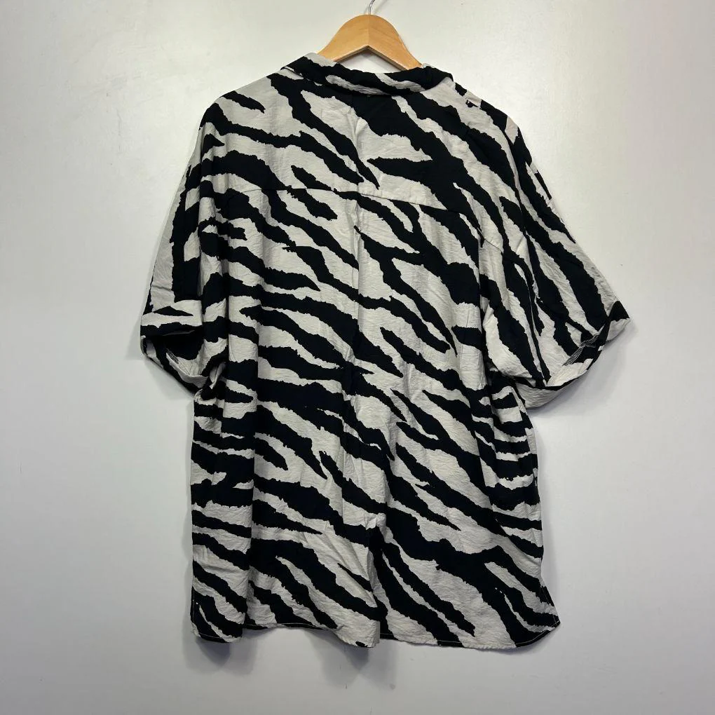 Anko Black/White Zebra Print Shirt - Size 18 - Image 5