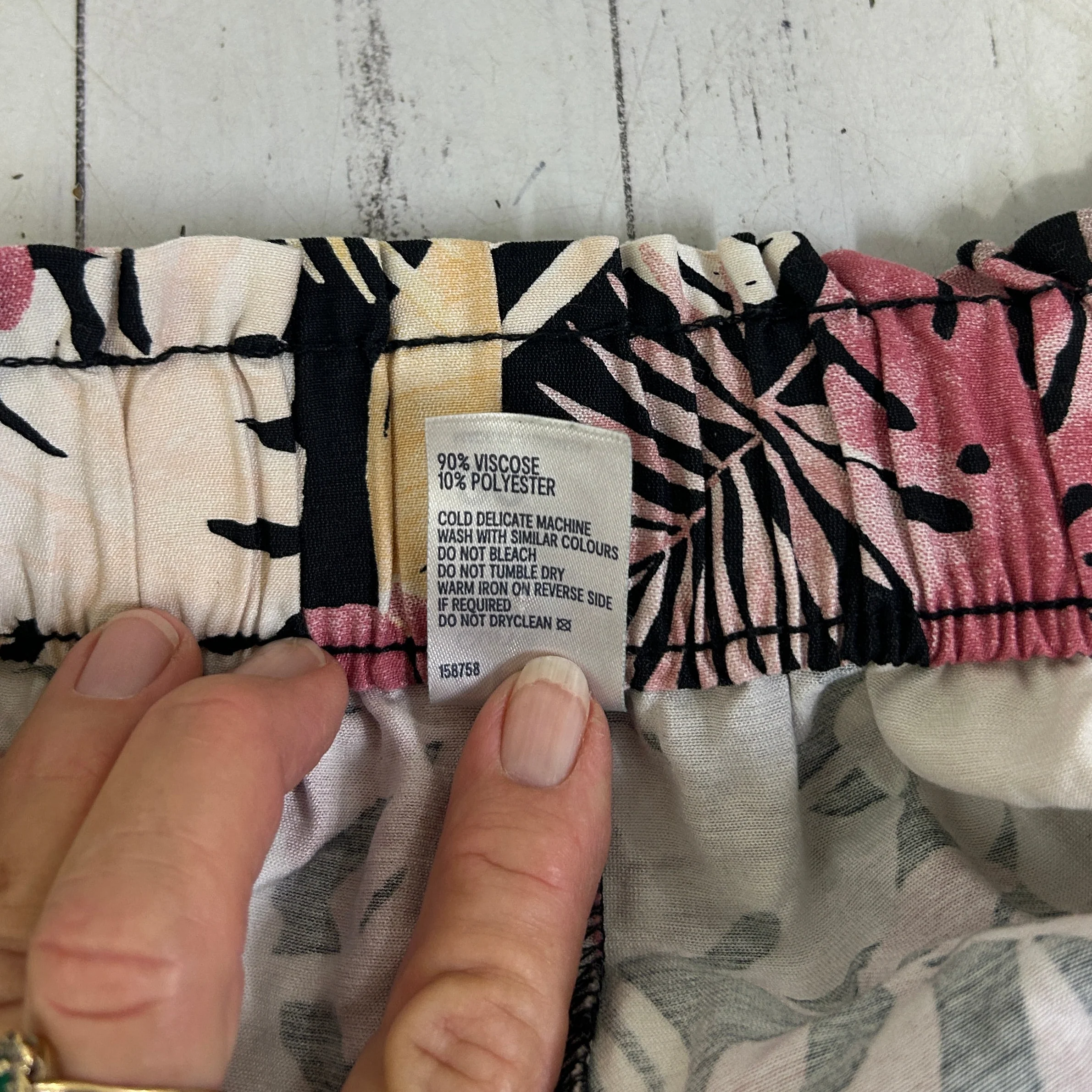 Anko Curve Tropical Viscose Shorts - Size 20 - Image 7