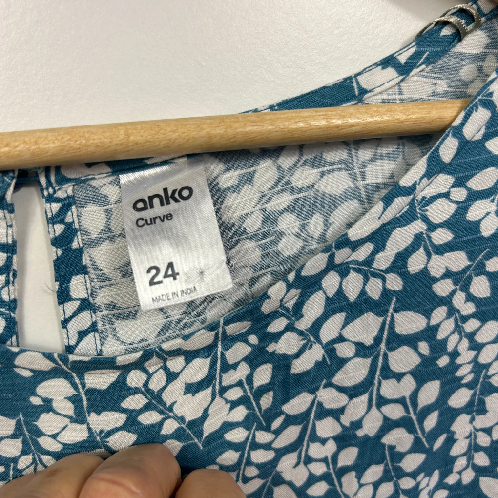 Anko Curve Teal & White Leaf Print Short Sleeve Top - Size 24 - Image 3