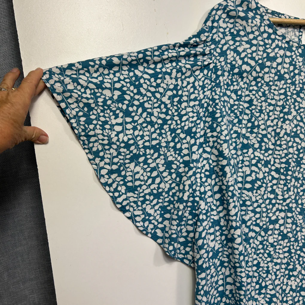 Anko Curve Teal & White Leaf Print Short Sleeve Top - Size 24 - Image 5