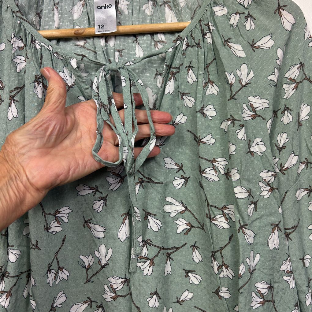 Anko Sage Green Floral Top - Size 12 - Image 2