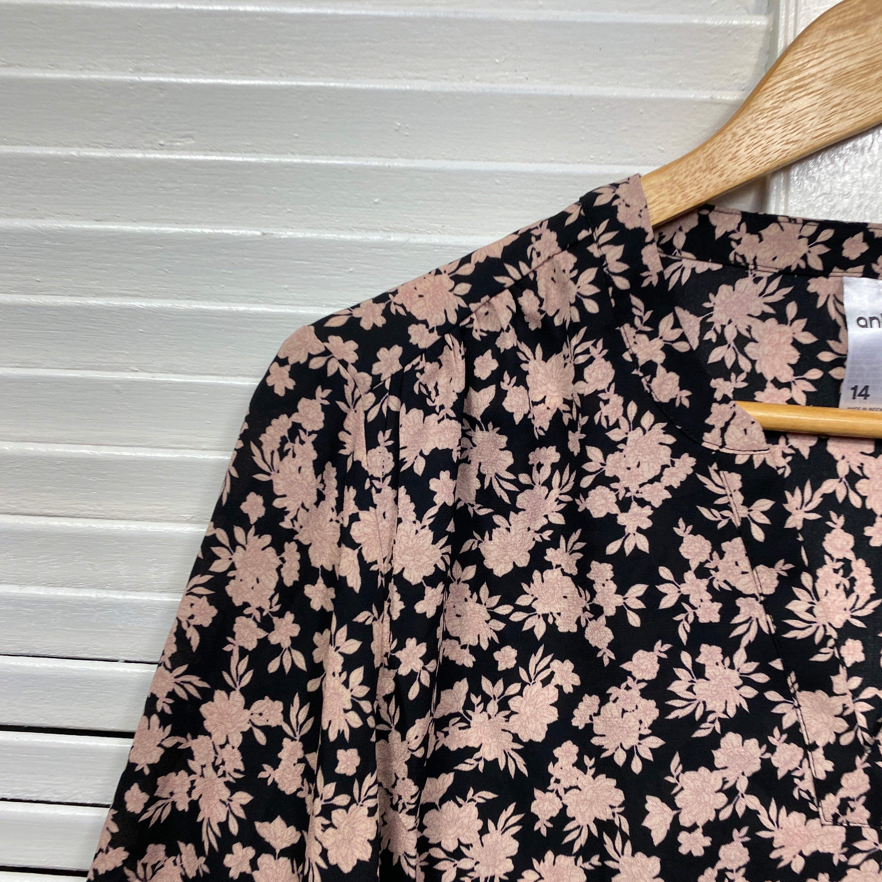 Anko Top Size 14 Long Sleeve Black Floral - Image 3