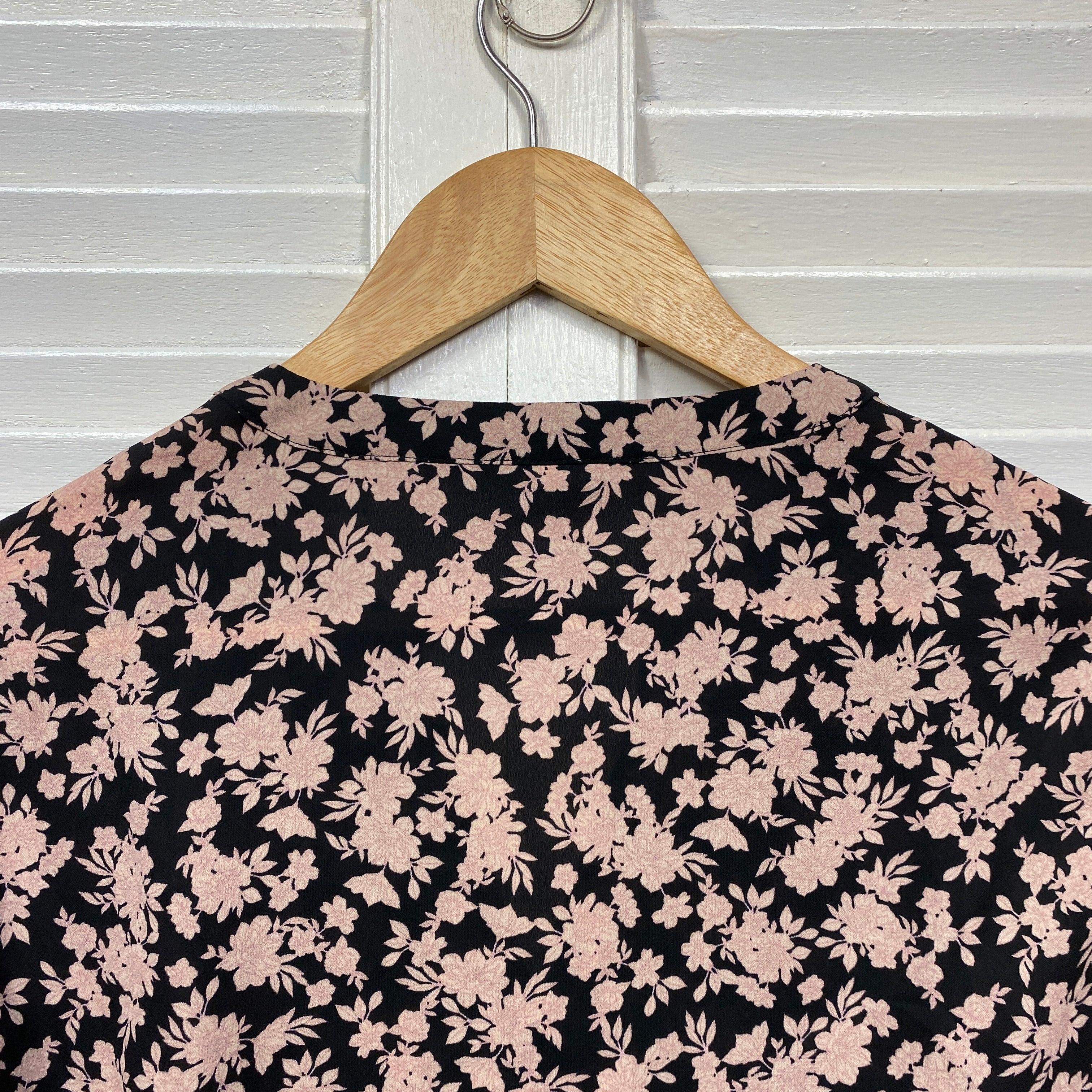 Anko Top Size 14 Long Sleeve Black Floral - Image 8