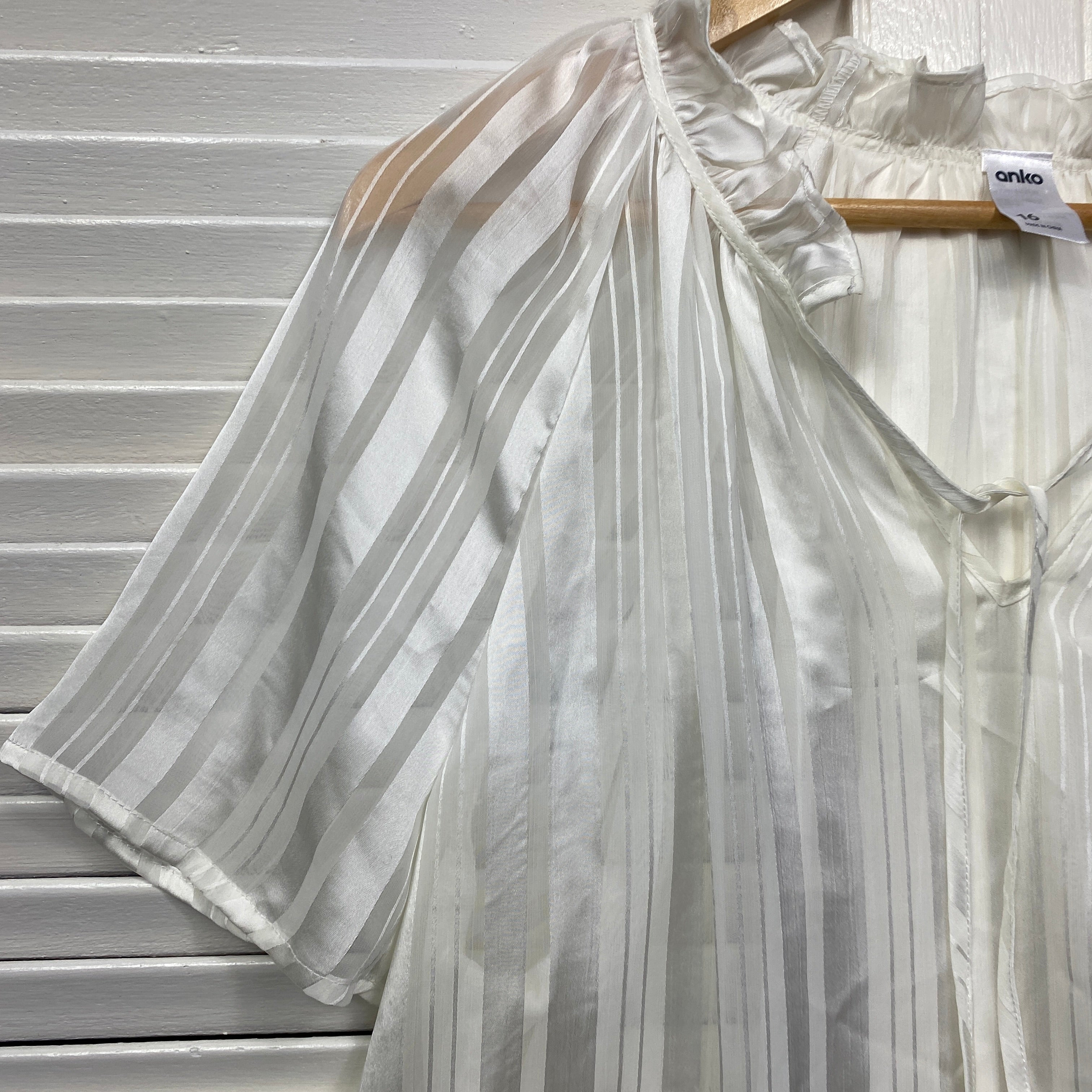 Anko Top Size 16 XL Short Sleeve Sheer Cream - Image 3
