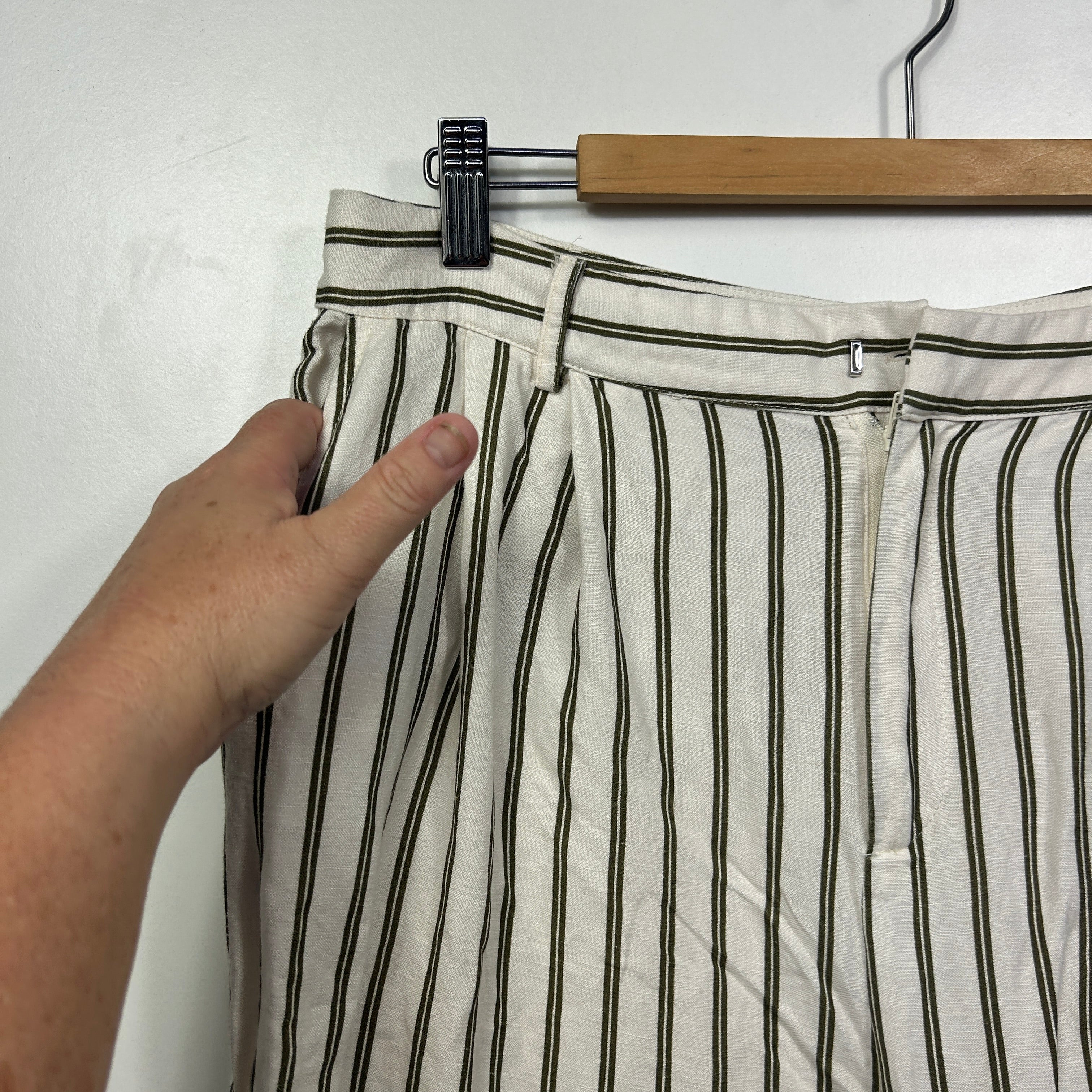 B Linen Striped Pants Size 14 - Image 2
