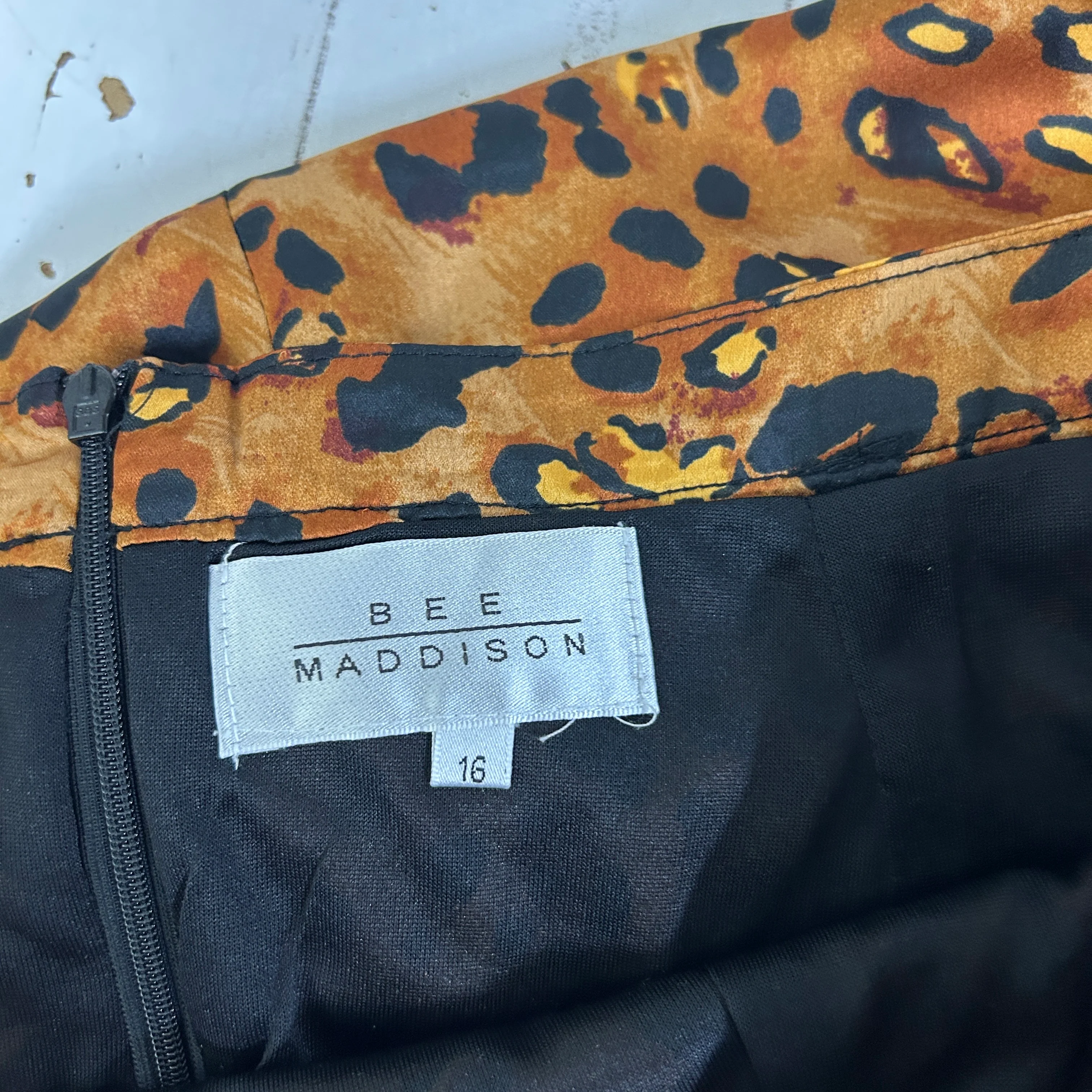 Bee Maddison Tan Leopard Print Skirt - Size 16 - Image 3