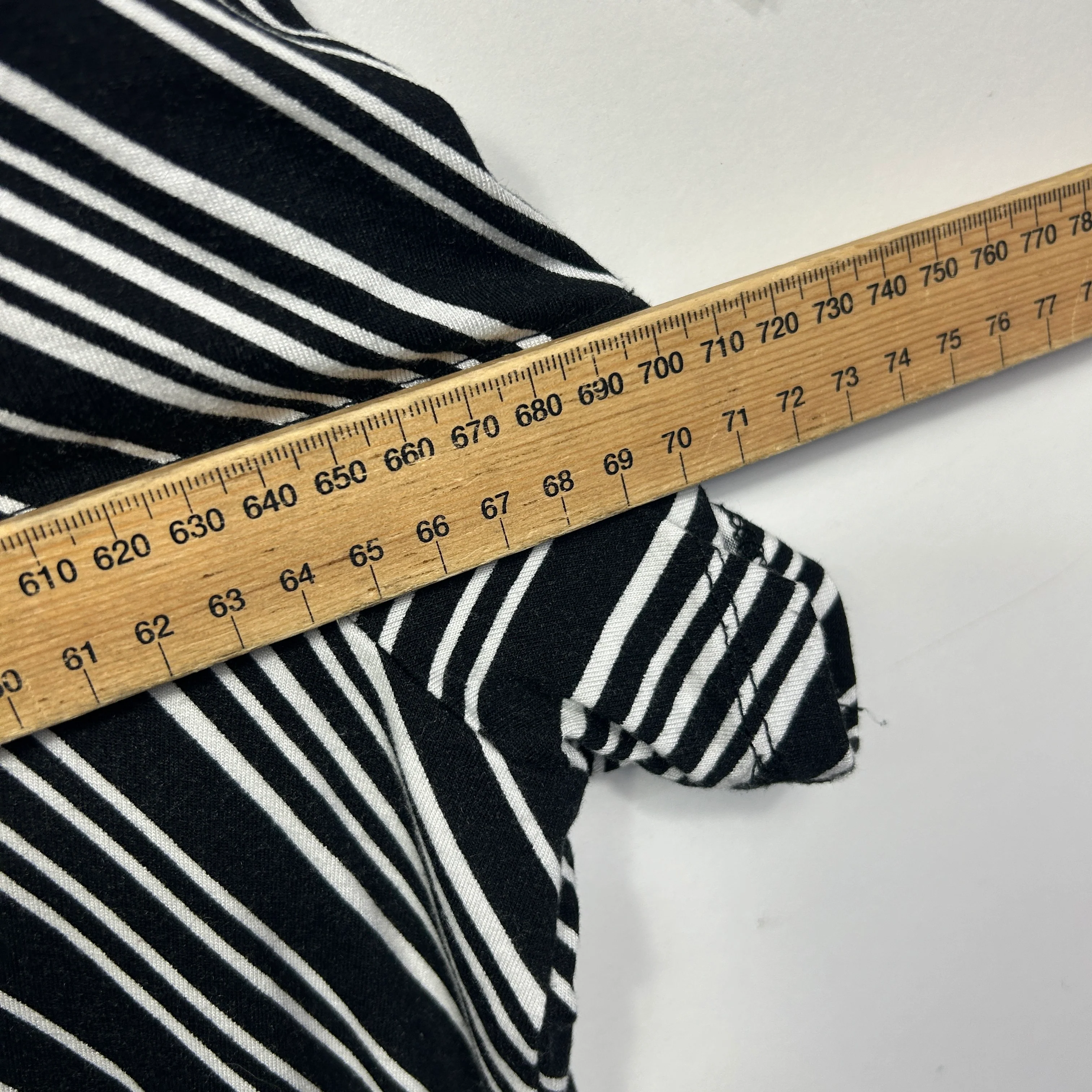 Bella Curve Black and White Striped Top - Size 22 - Image 5