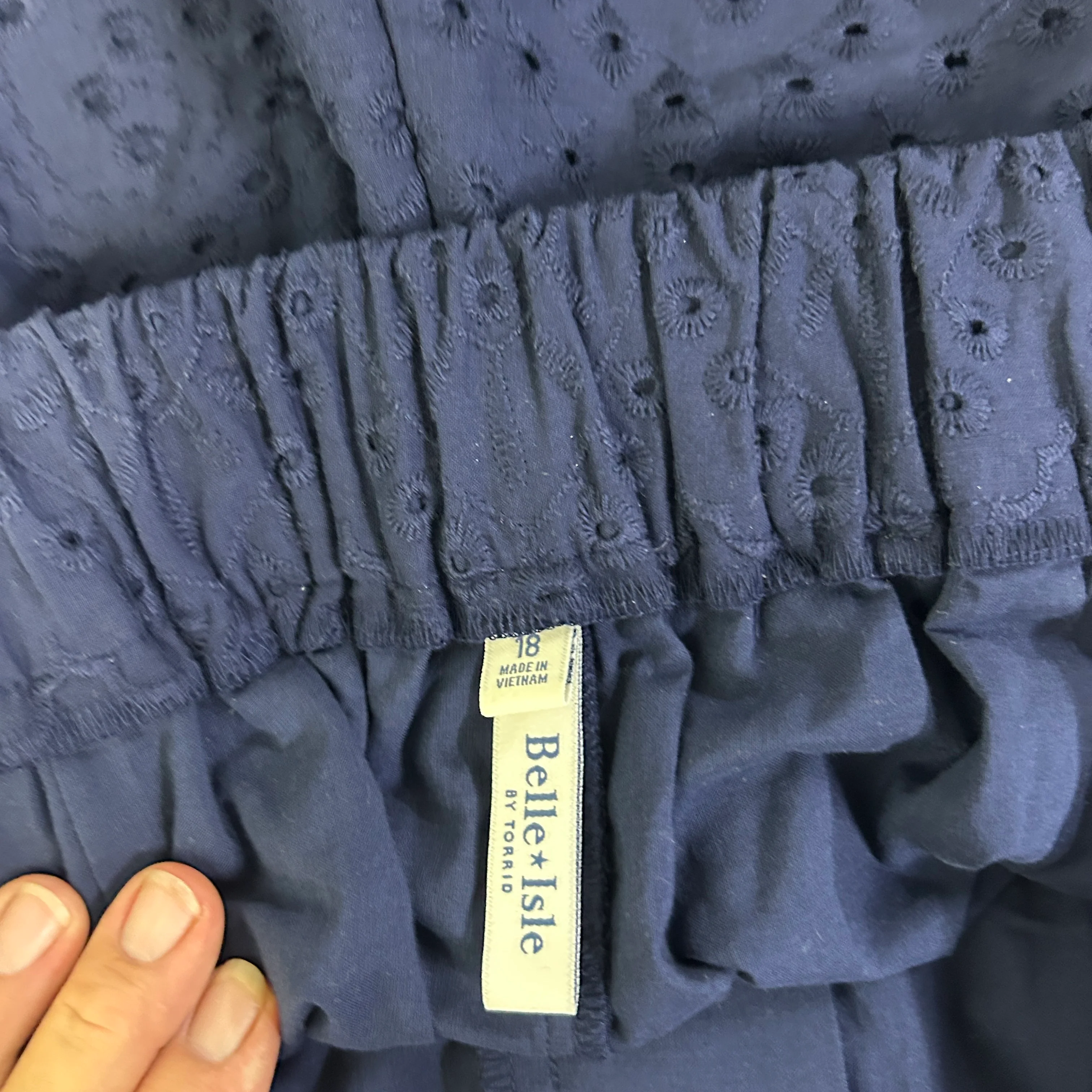 Belle Isle Torrid Navy Broderie Embroidered Shorts - Size 18 - Image 4