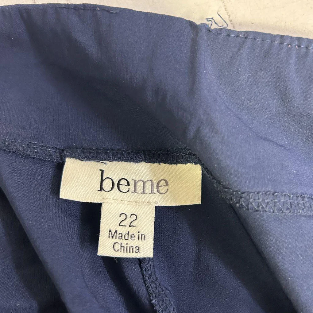 Beme Navy Capri Pants - Size 22 - Image 4