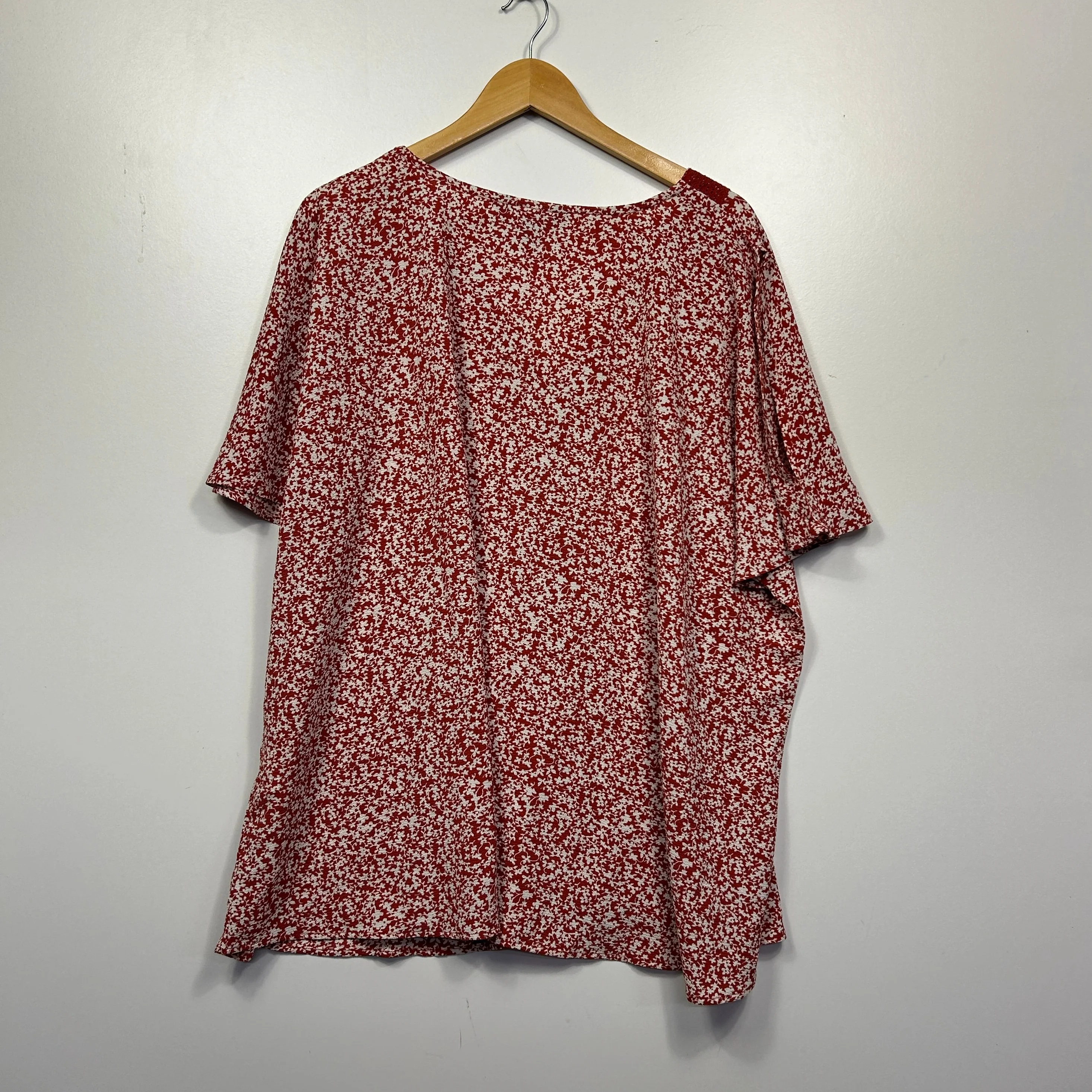 Beme Rust Floral Print Top - Size 22 - Image 2