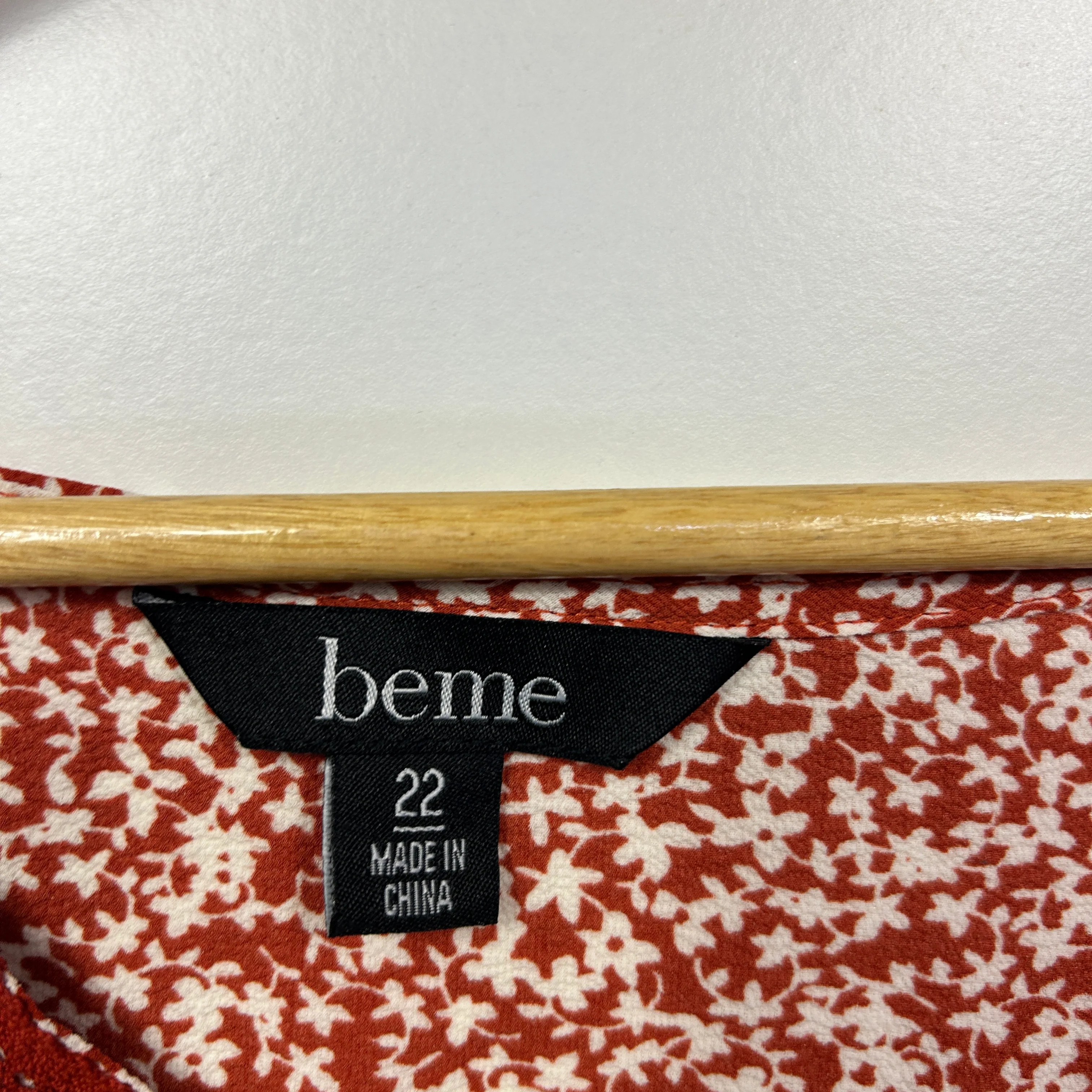 Beme Rust Floral Print Top - Size 22 - Image 4