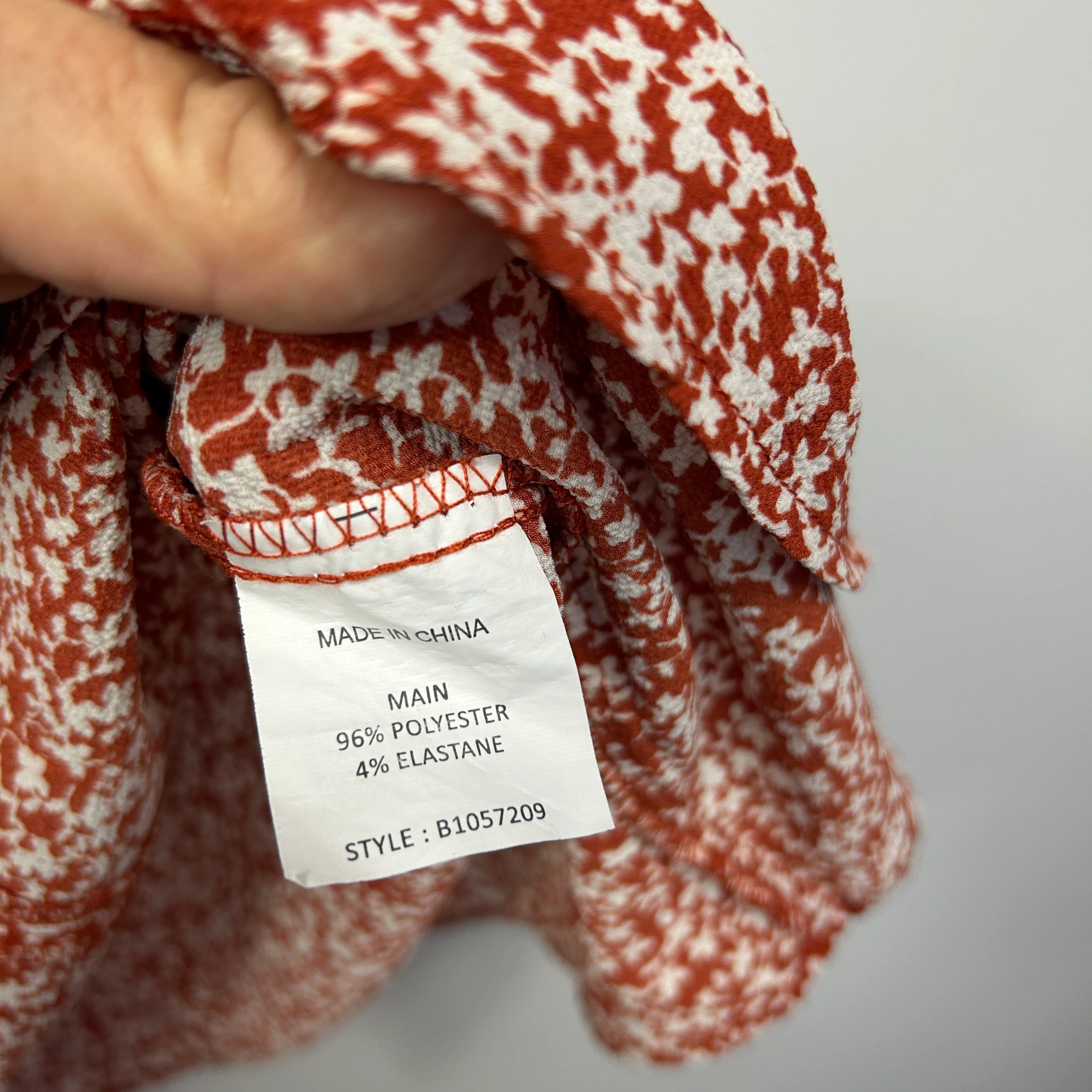 Beme Rust Floral Print Top - Size 22 - Image 5