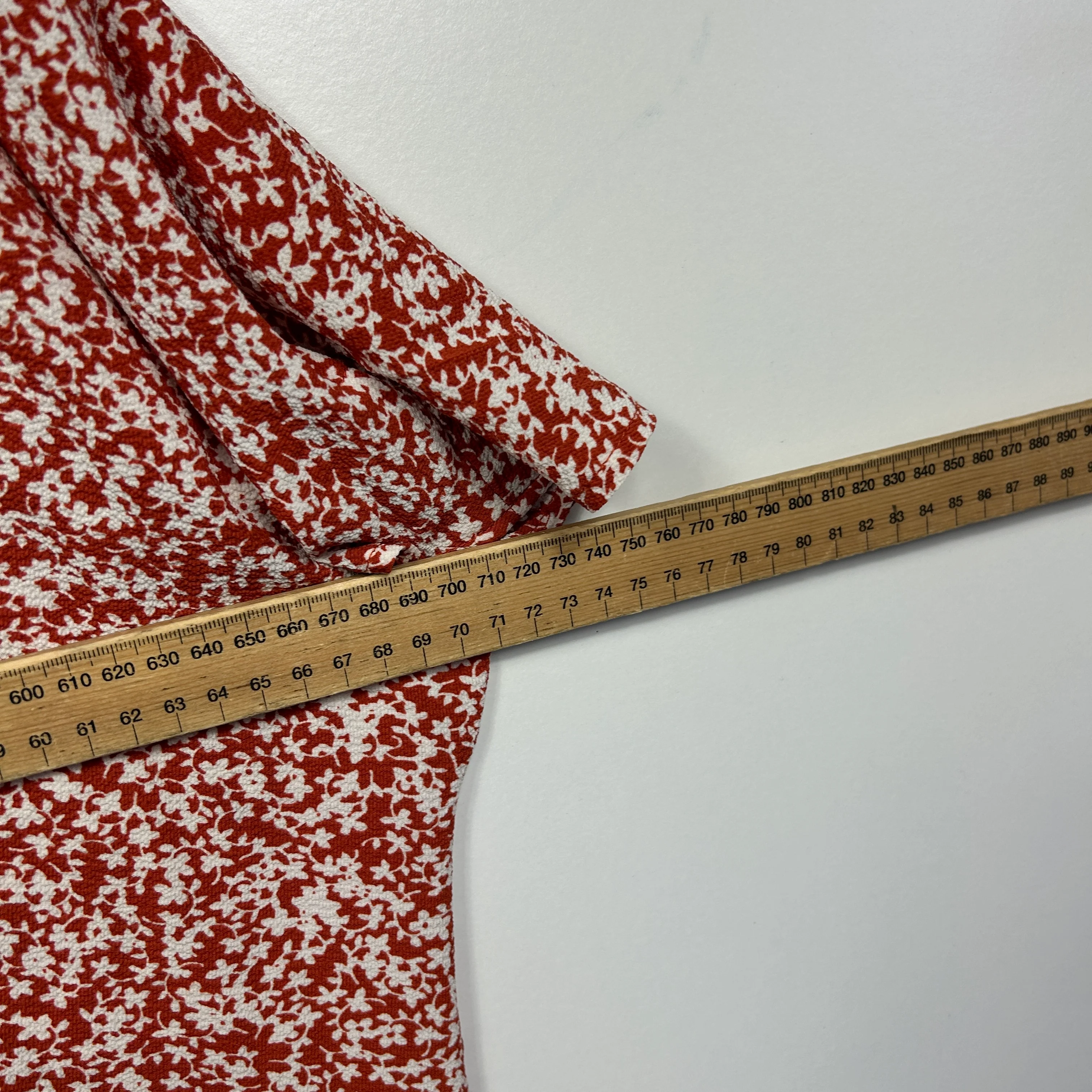 Beme Rust Floral Print Top - Size 22 - Image 6