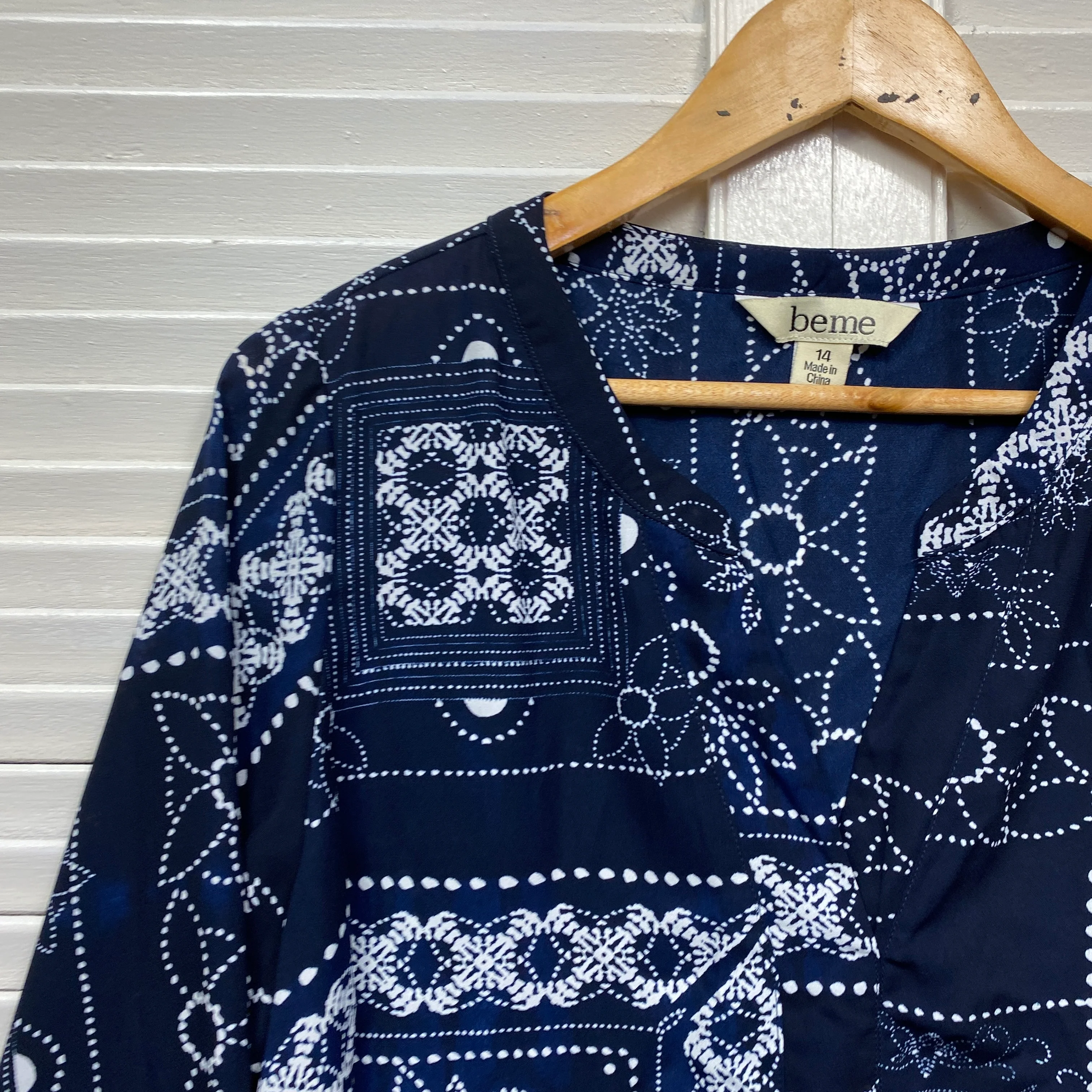 Beme Tunic Top Size 14 Navy Long Sleeve - Image 3