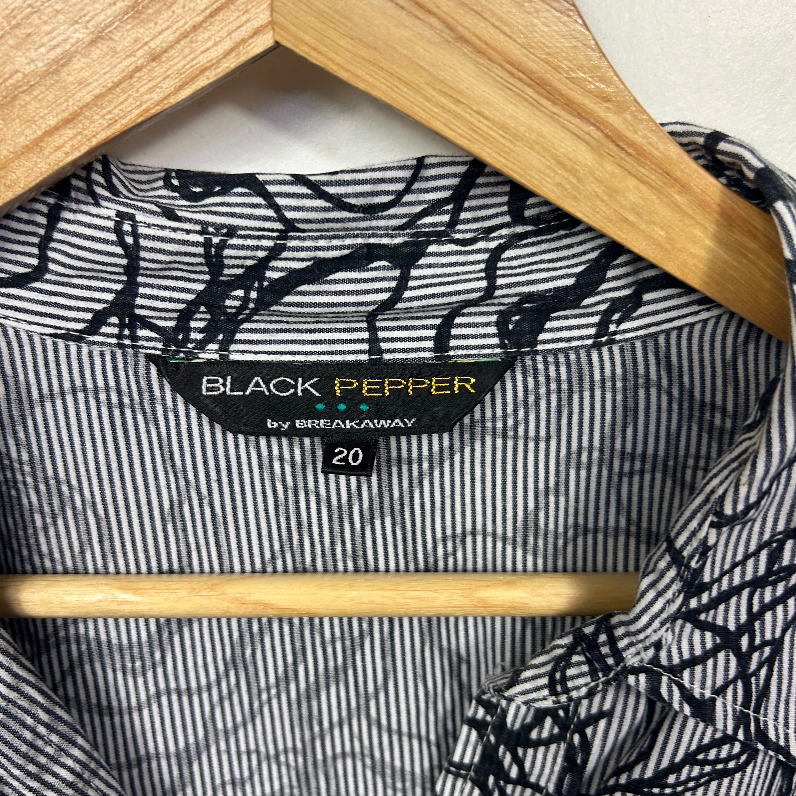 Black Pepper Grey Striped Floral Button Up Shirt - Size 20 - Image 2