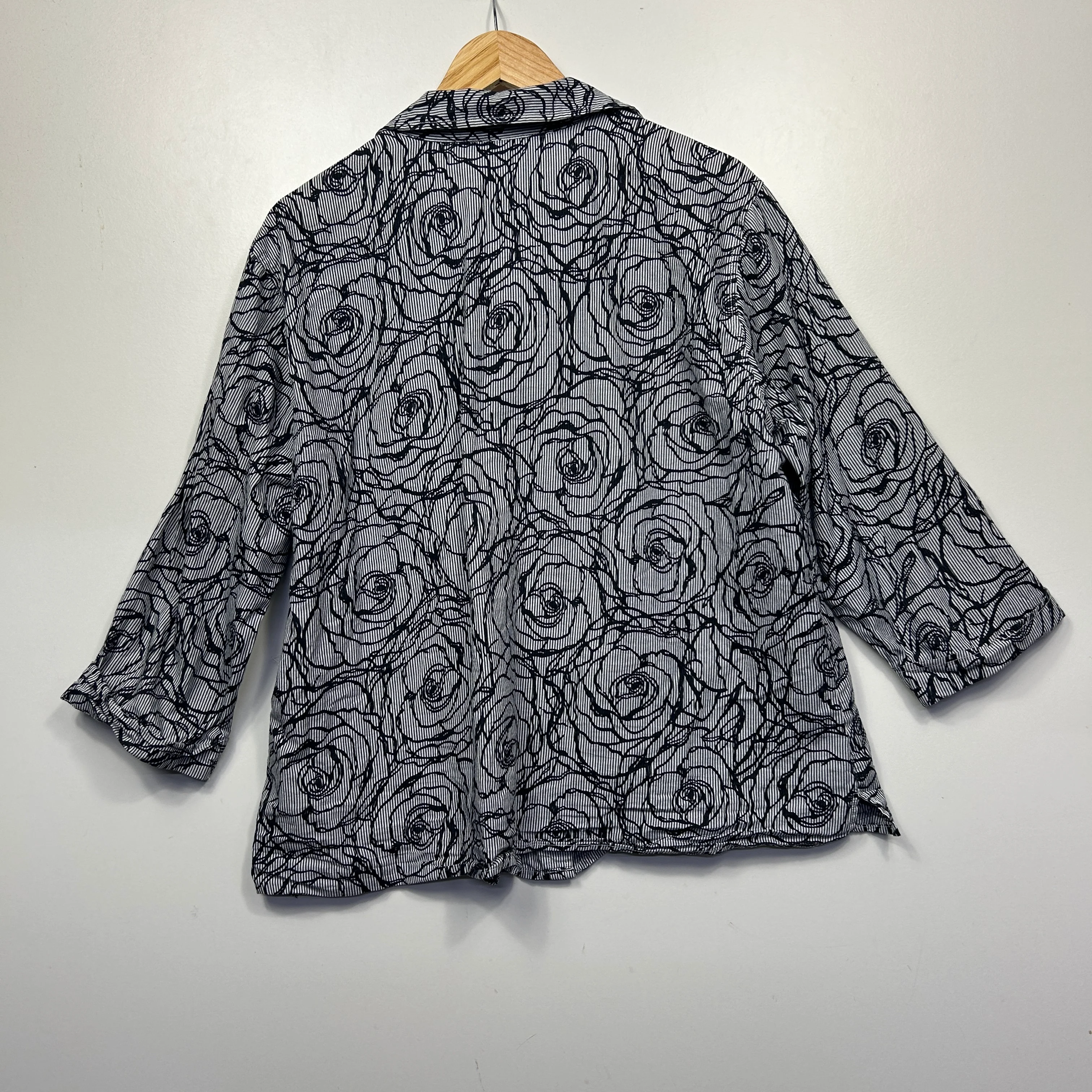 Black Pepper Grey Striped Floral Button Up Shirt - Size 20 - Image 4