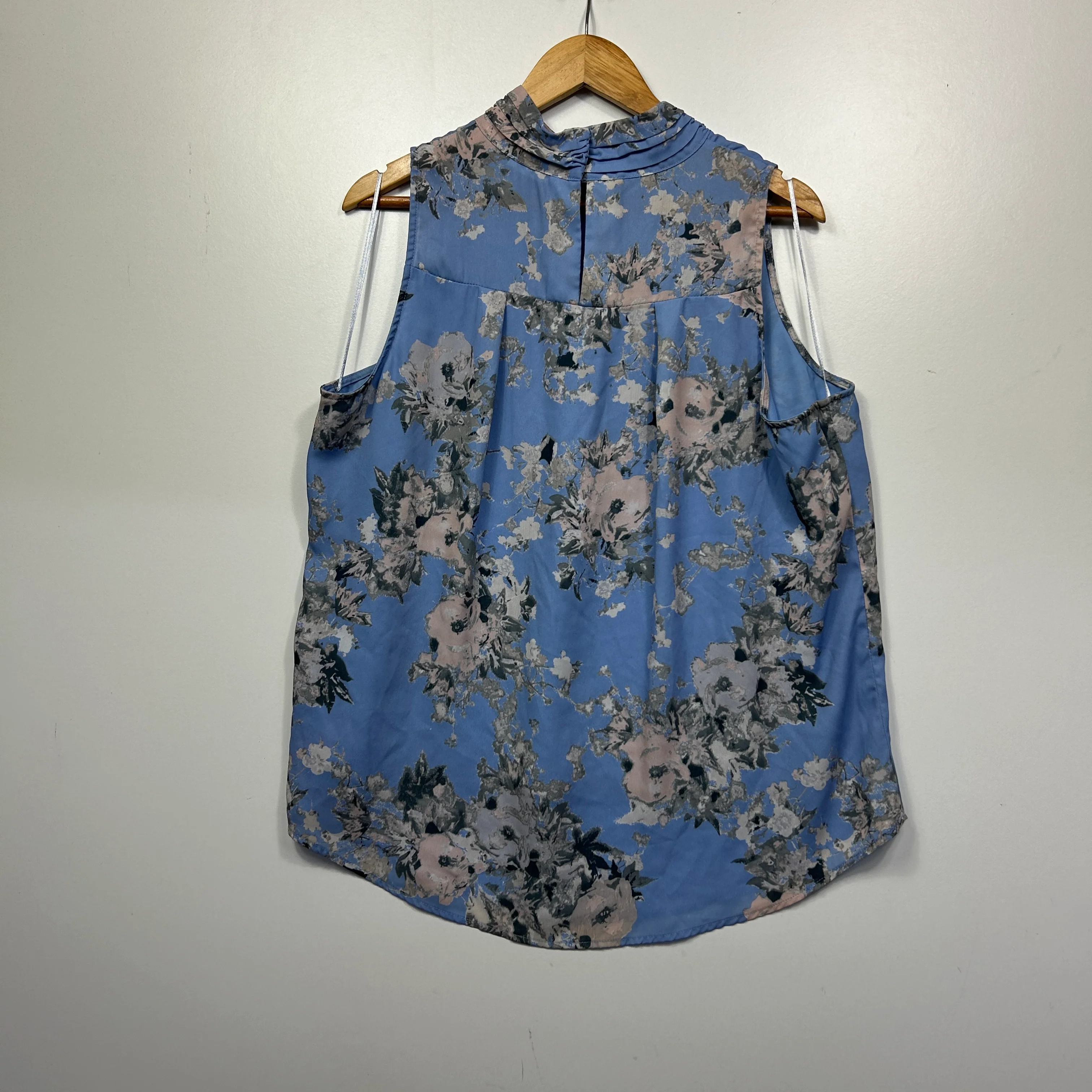 Target Blue Floral High Neck Sleeveless Top - Size 20 - Image 2