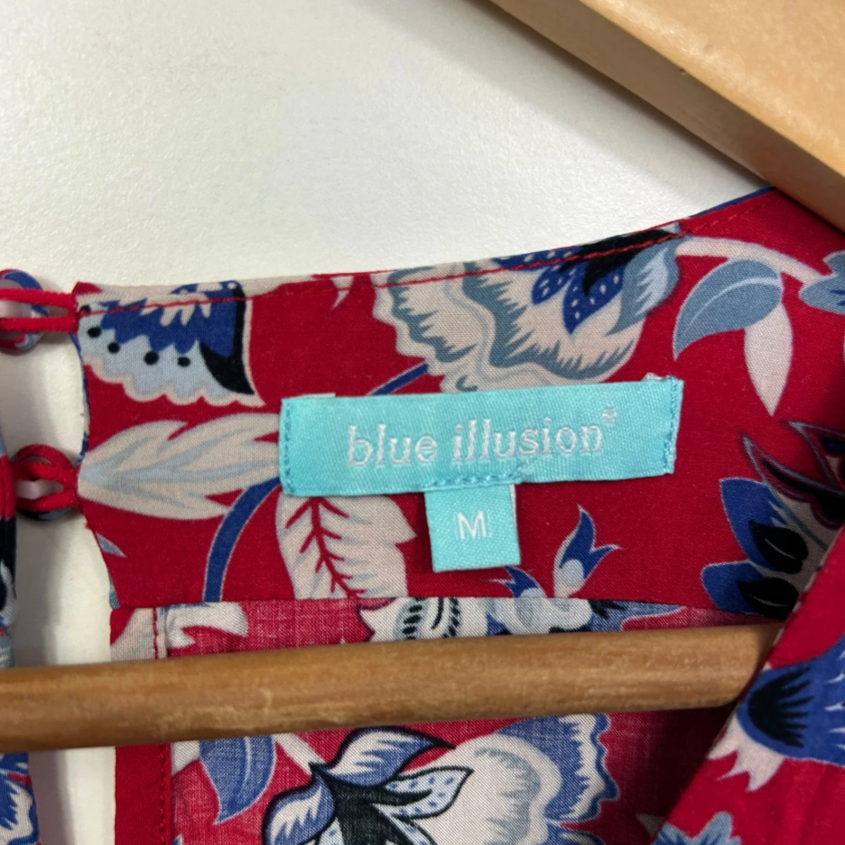 Blue Illusion Top Size 12 / 14 Red Floral Long Sleeve Rayon - Image 3