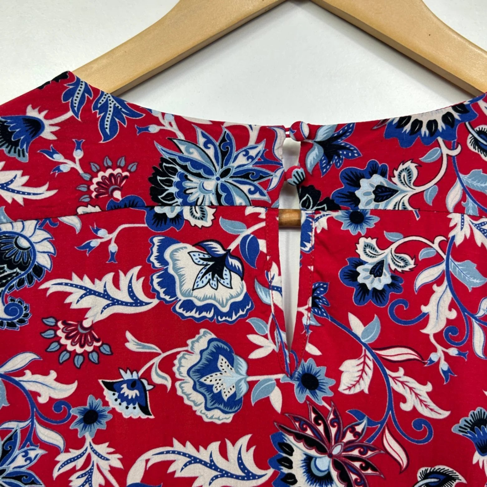 Blue Illusion Top Size 12 / 14 Red Floral Long Sleeve Rayon - Image 4