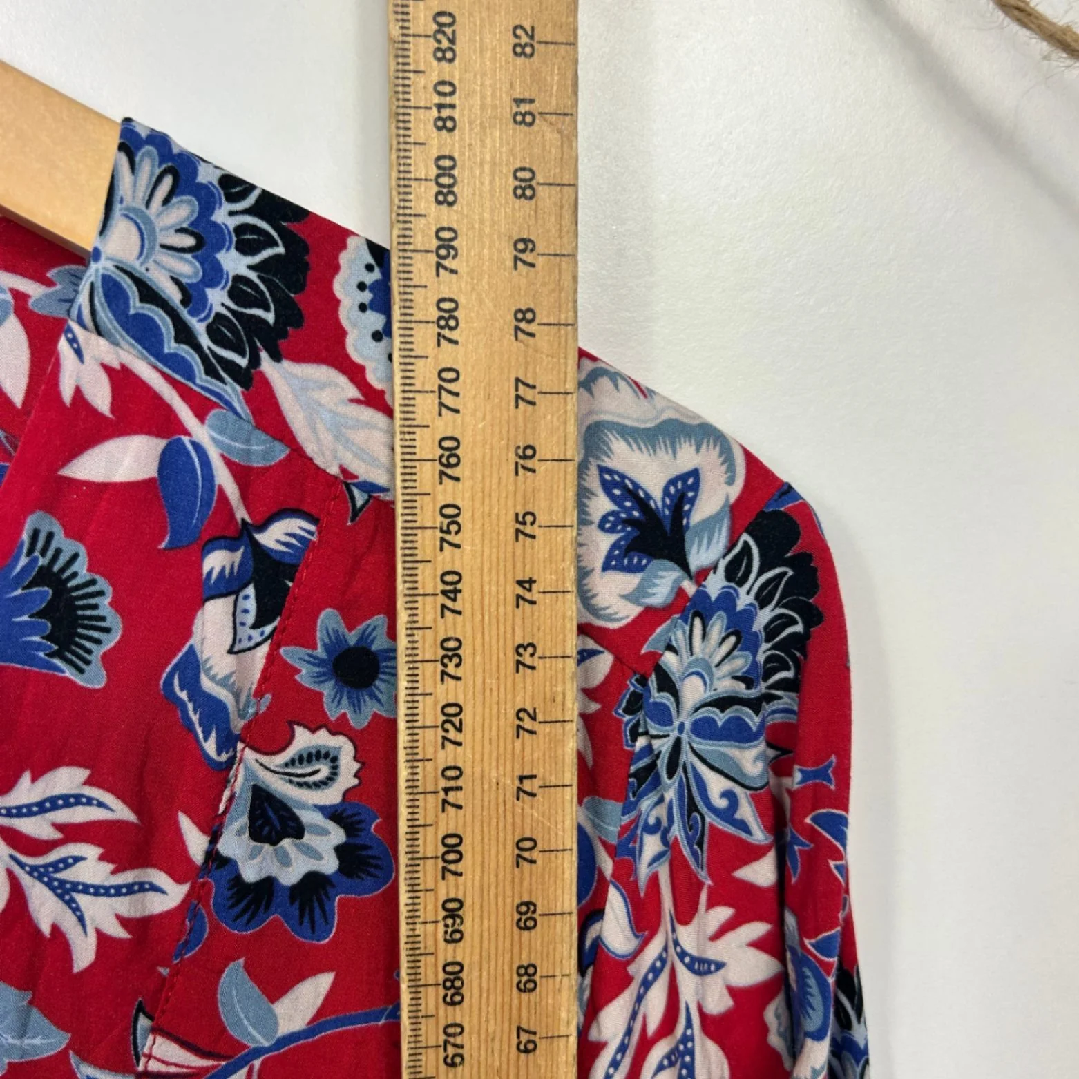 Blue Illusion Top Size 12 / 14 Red Floral Long Sleeve Rayon - Image 7