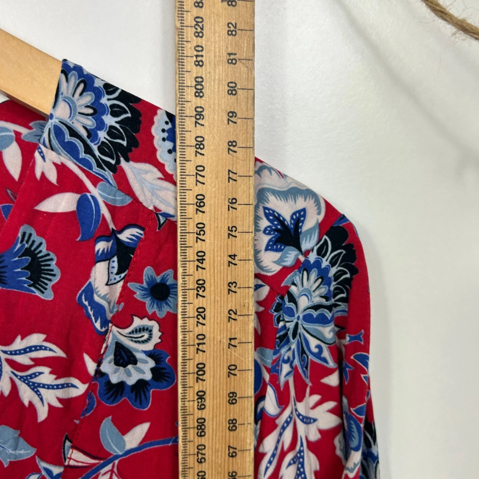 Blue Illusion Top Size 12 / 14 Red Floral Long Sleeve Rayon - Image 8