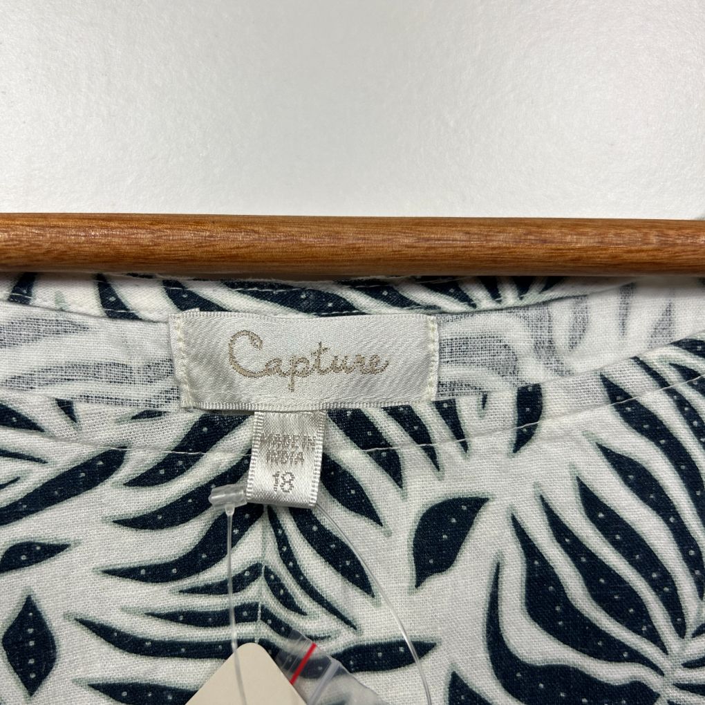 Capture Black Linen Top - Size 18 - Image 3