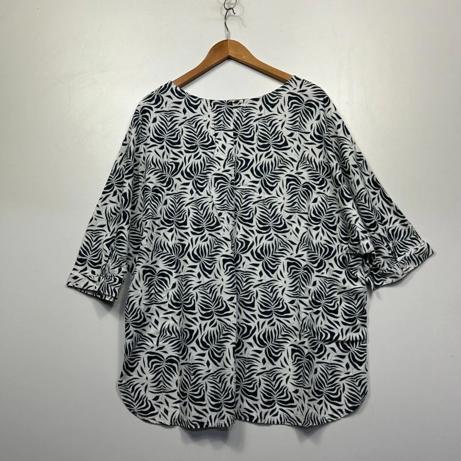 Capture Black Linen Top - Size 18 - Image 5