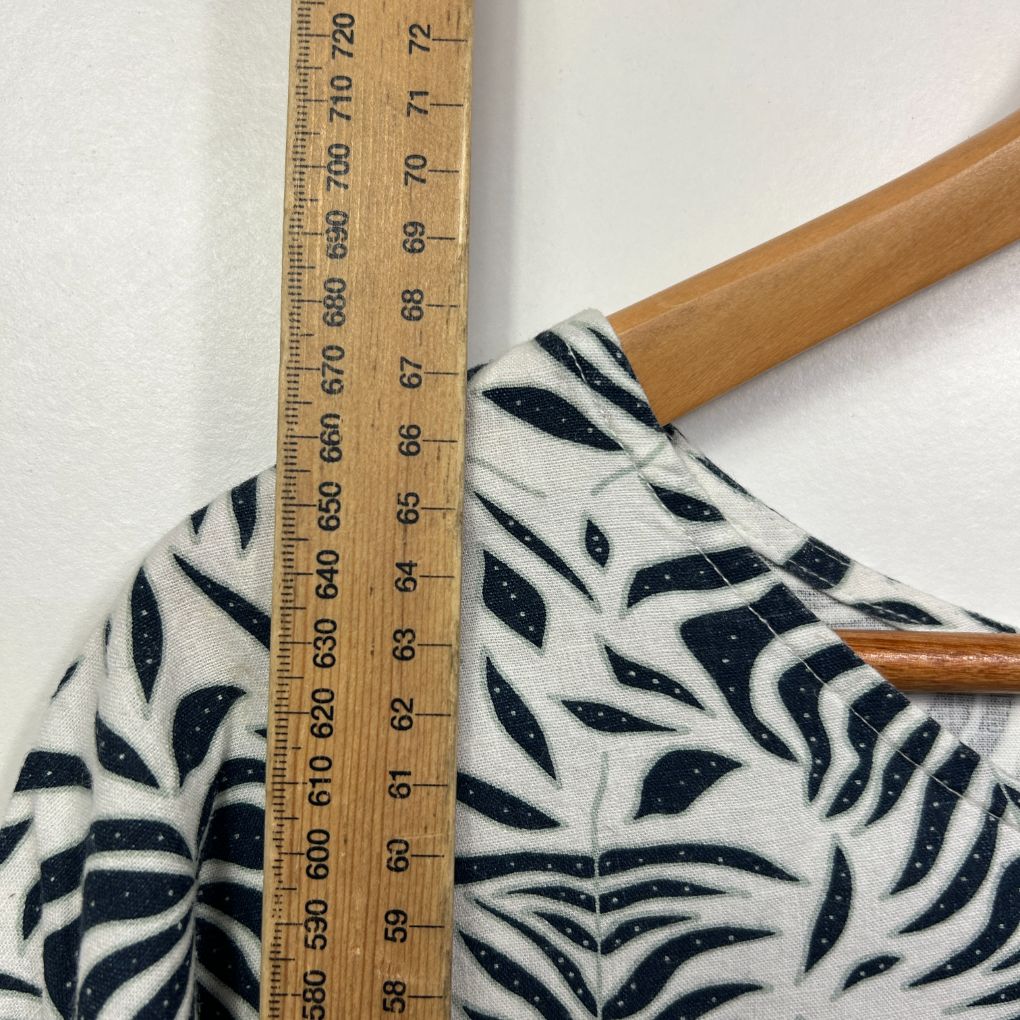 Capture Black Linen Top - Size 18 - Image 7