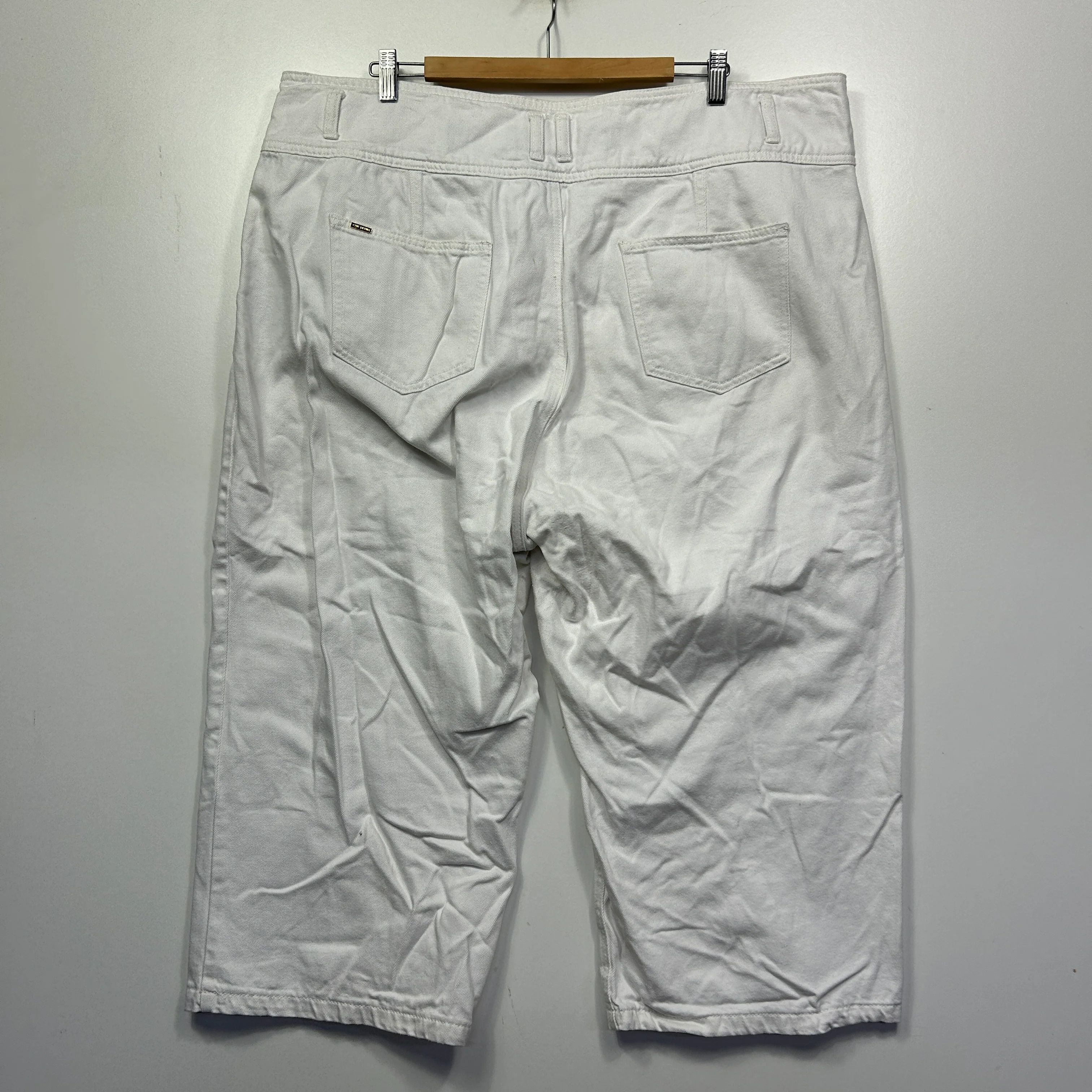 City Chic Denim White Capris - Size 20 - Image 2