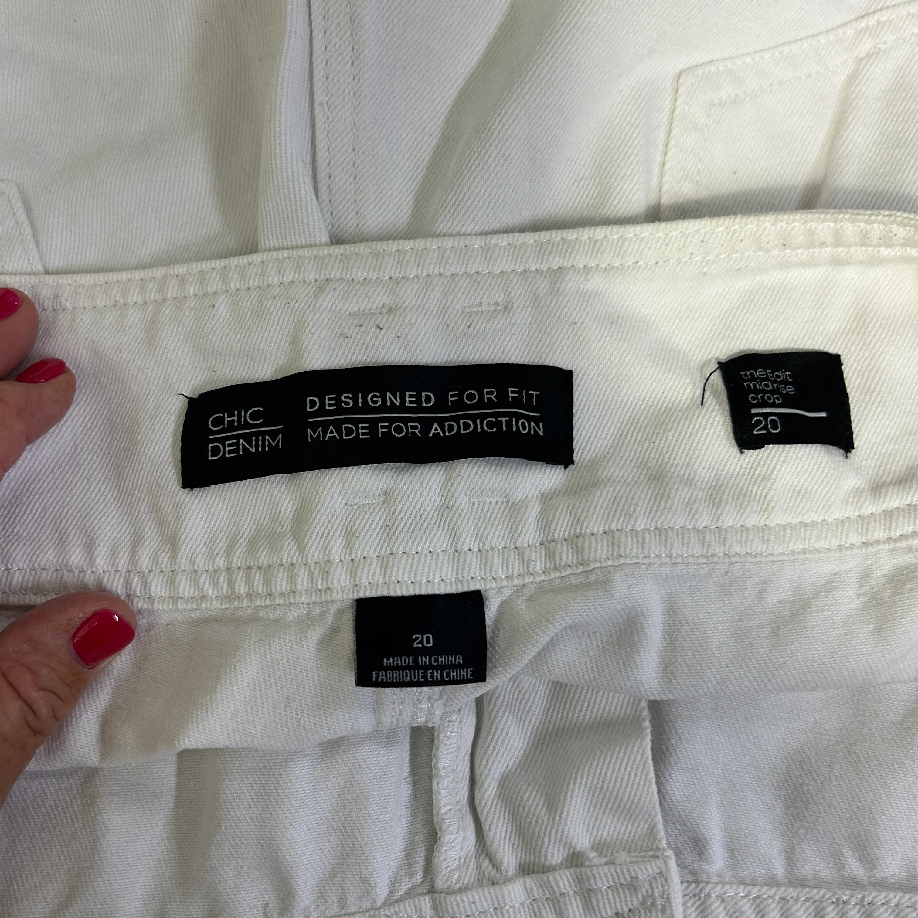 City Chic Denim White Capris - Size 20 - Image 4
