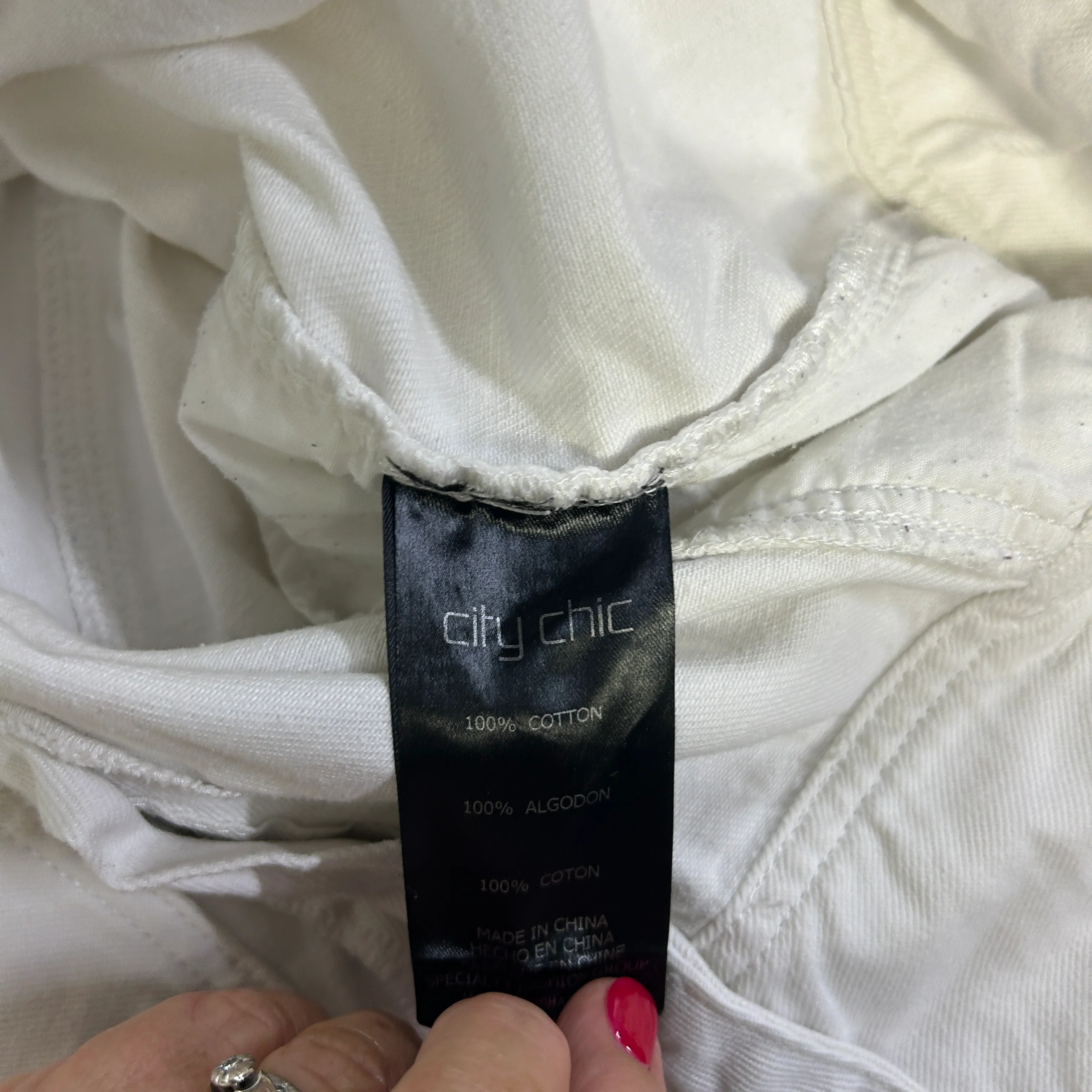 City Chic Denim White Capris - Size 20 - Image 5