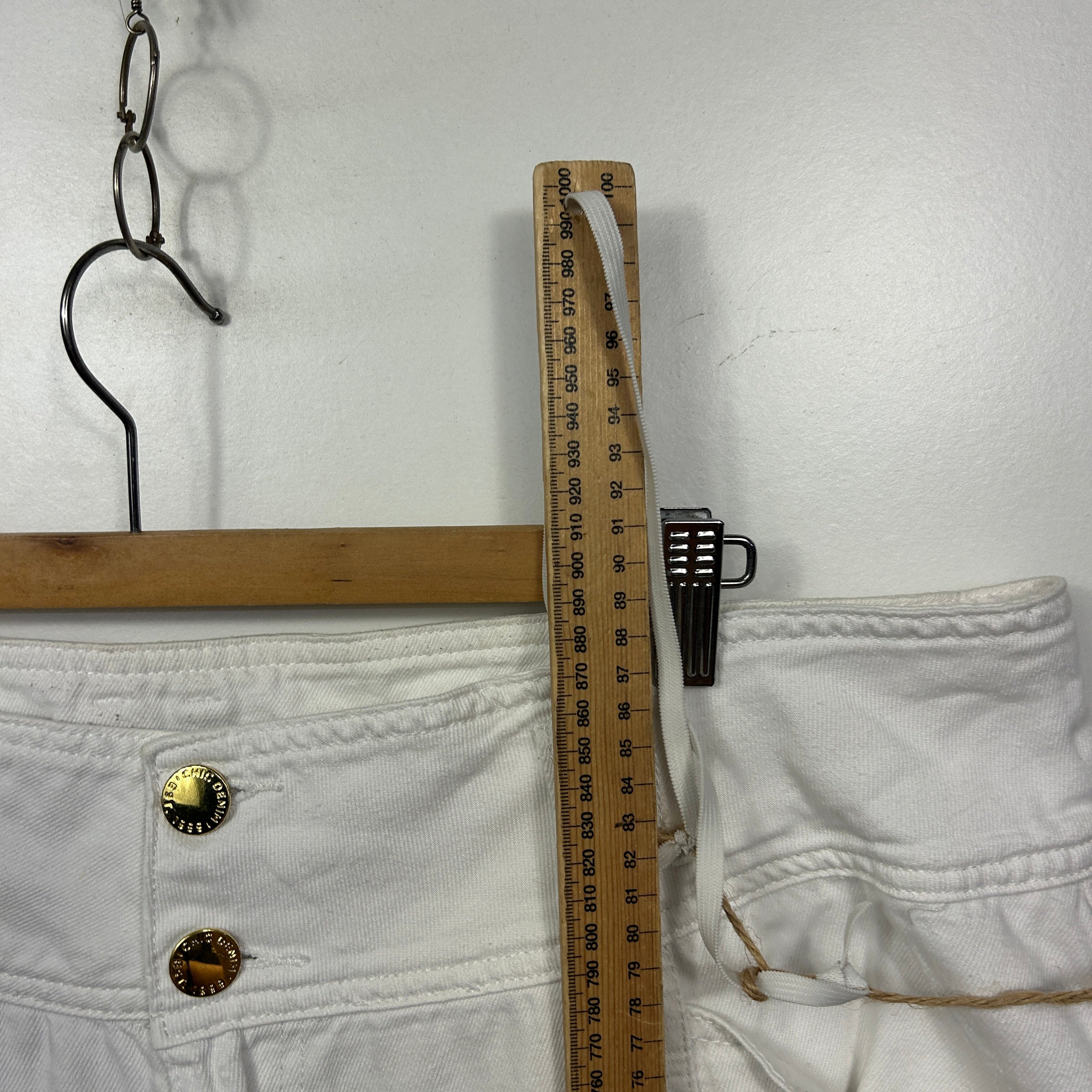 City Chic Denim White Capris - Size 20 - Image 6