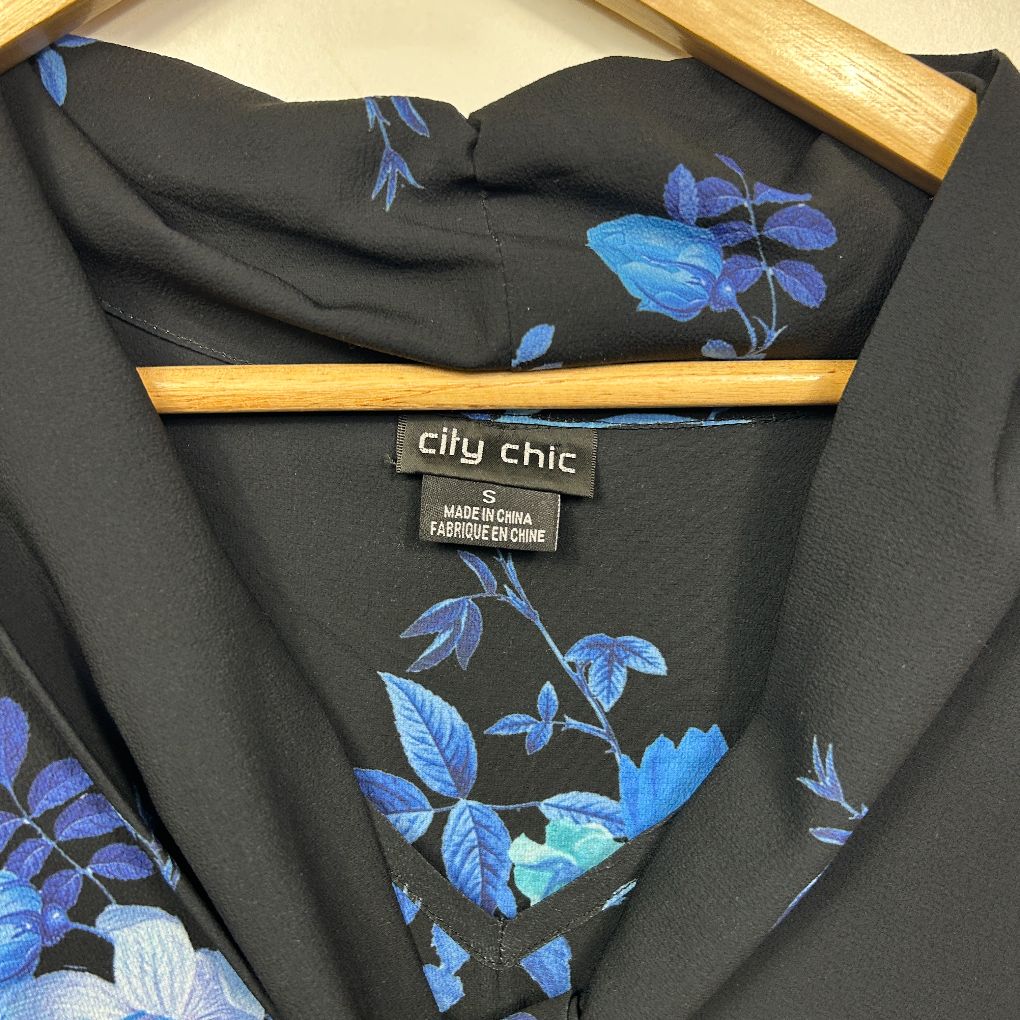 City Chic Black Blue Floral Blouse - Size S/16 - Image 2