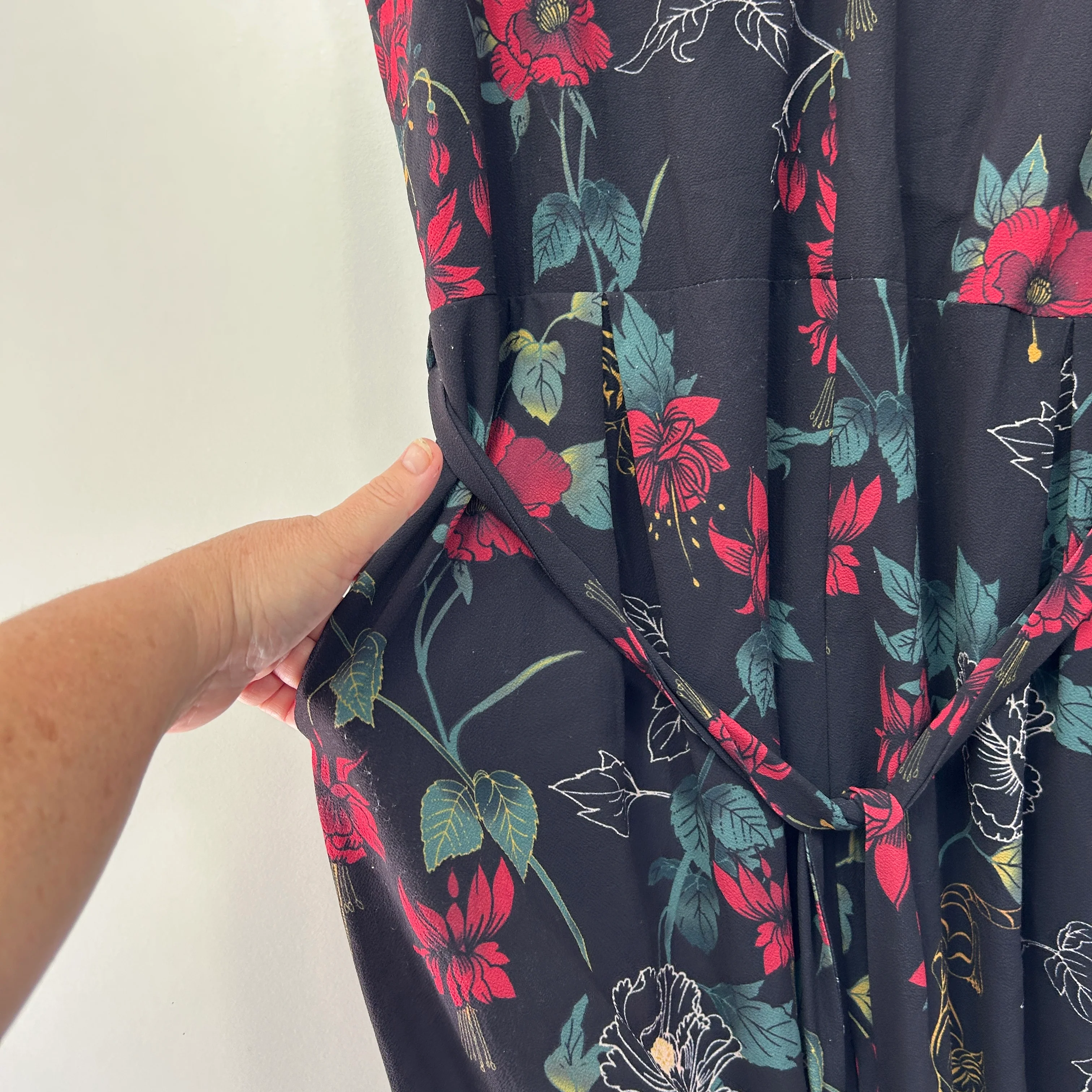 City Chic Black Floral Print Jumpsuit - Size 16 - Image 4