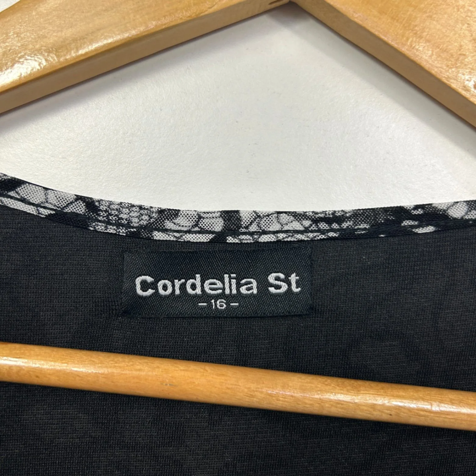 Cordelia St Black White Long Sleeve Top Blouse Size 16 - Image 4