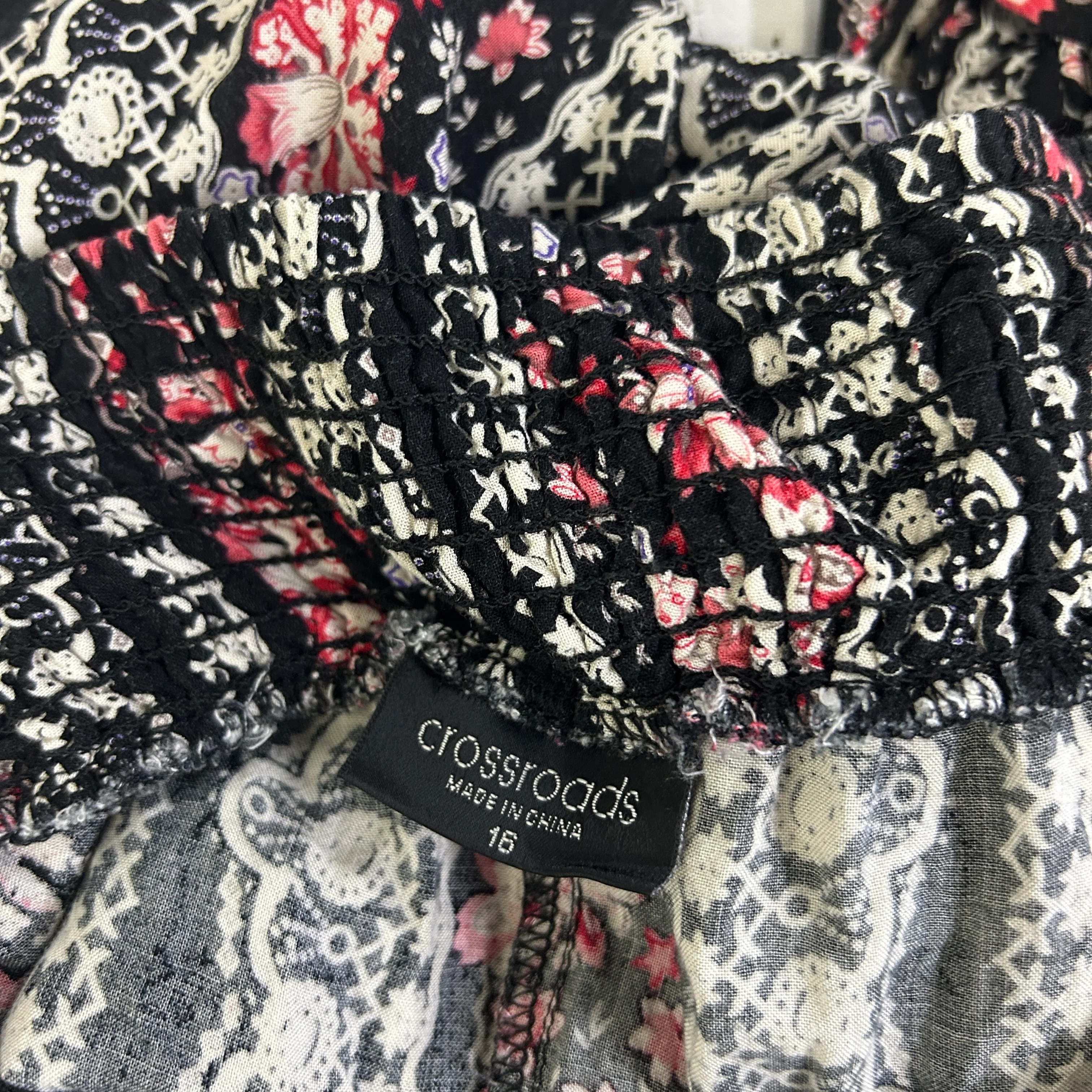 Crossroads Black Floral Print Pants - Size 16 - Image 6