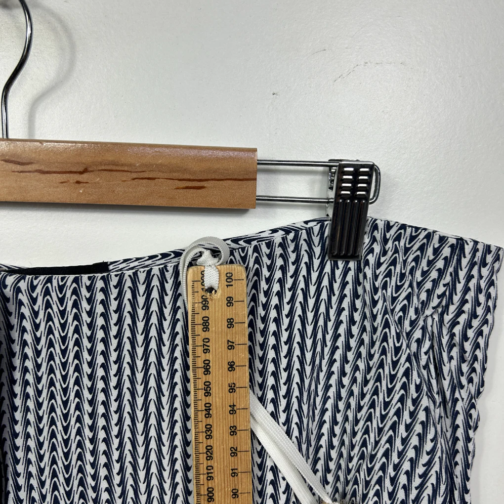 David Lawrence Navy & White Geometric Print Pants - Size 16 - Image 7