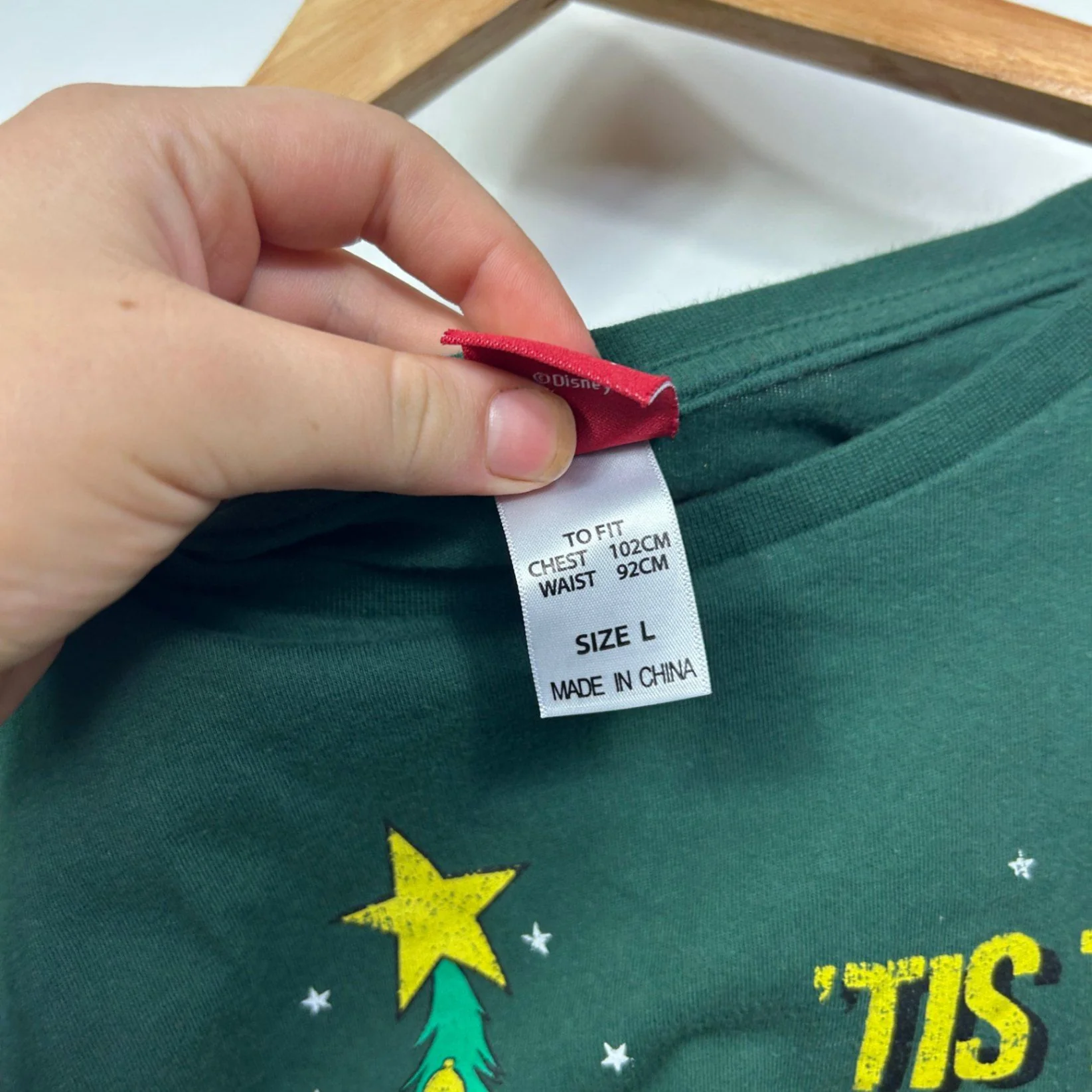 Disney Green Cotton Short Sleeve Grumpy Christmas T-shirt Size Large - Image 4